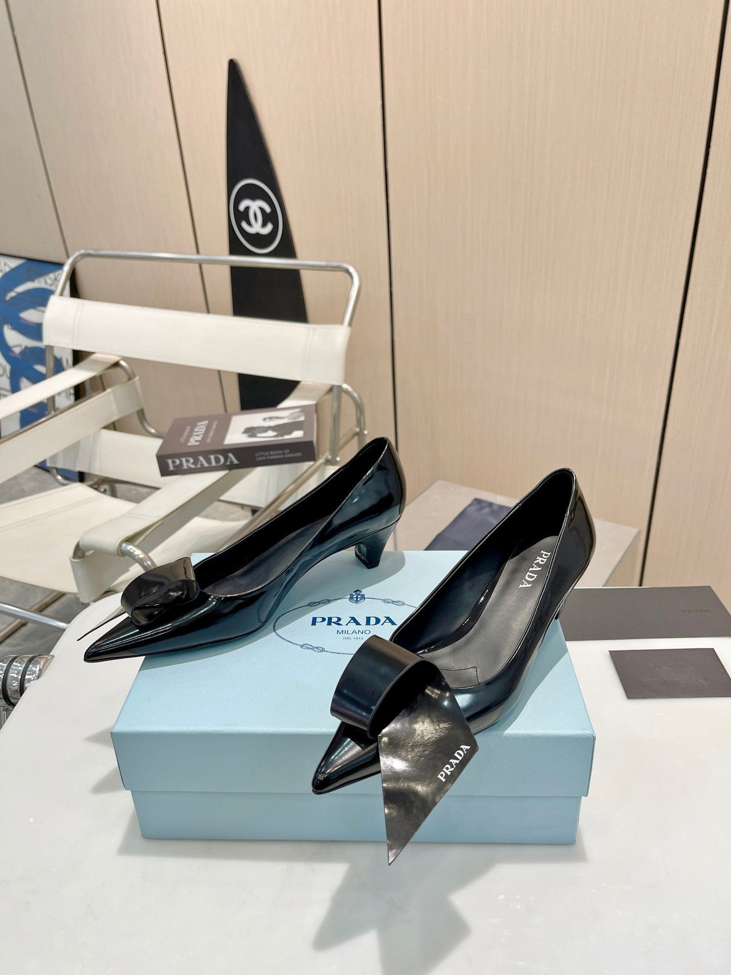 POINTED TOE PUMPS KITTEN HEEL IN BLACK GLOSSY LAMBSKIN WITH BOW - 34