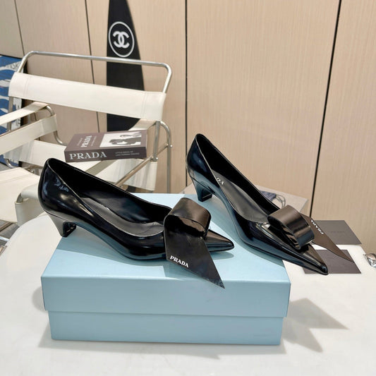 POINTED TOE PUMPS KITTEN HEEL IN BLACK GLOSSY LAMBSKIN WITH BOW - 34