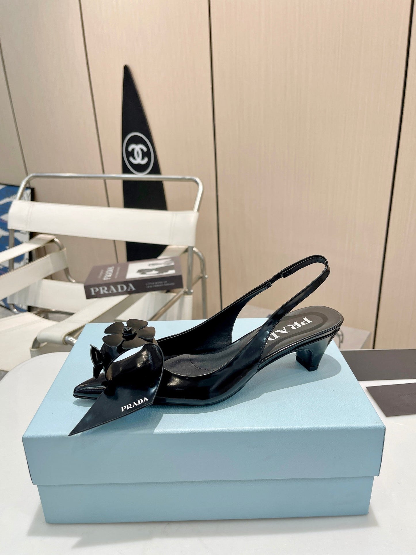 SLINGBACK KITTEN HEEL IN BLACK SHINY CALFSKIN ATTACHED FLOWERS - 34
