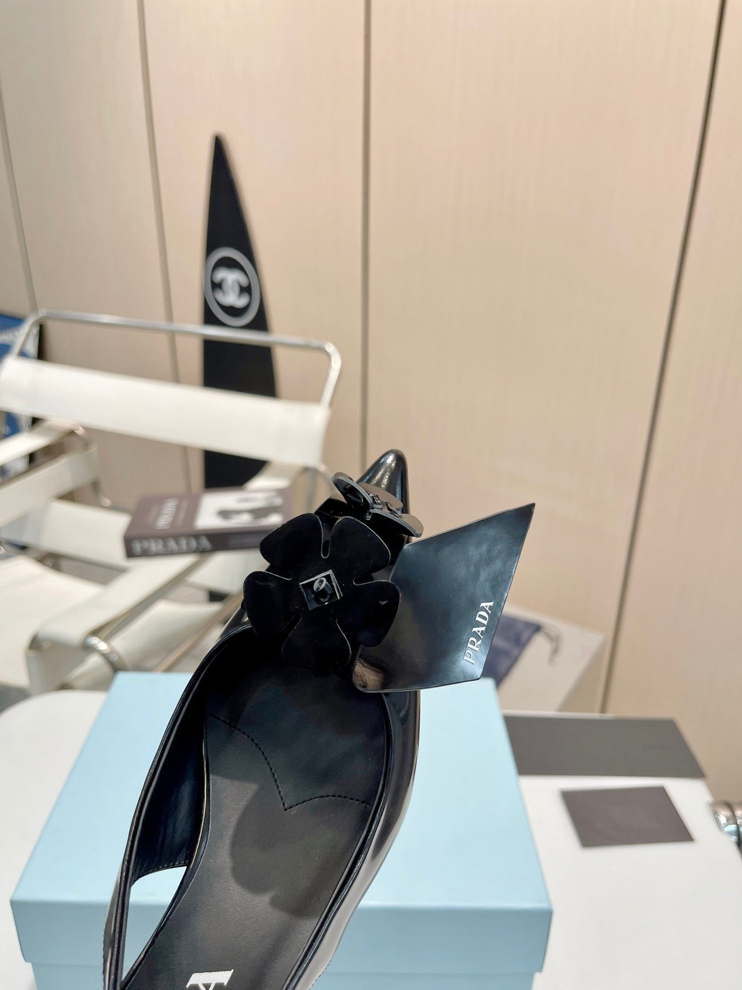 SLINGBACK KITTEN HEEL IN BLACK SHINY CALFSKIN ATTACHED FLOWERS - 34