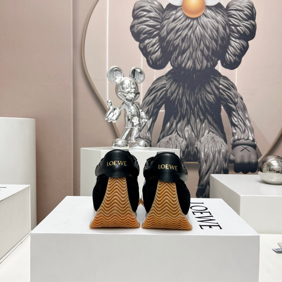 FLOW RUNNER SNEAKER IN BLACK SUEDE AND SHEEPSKIN - 35
