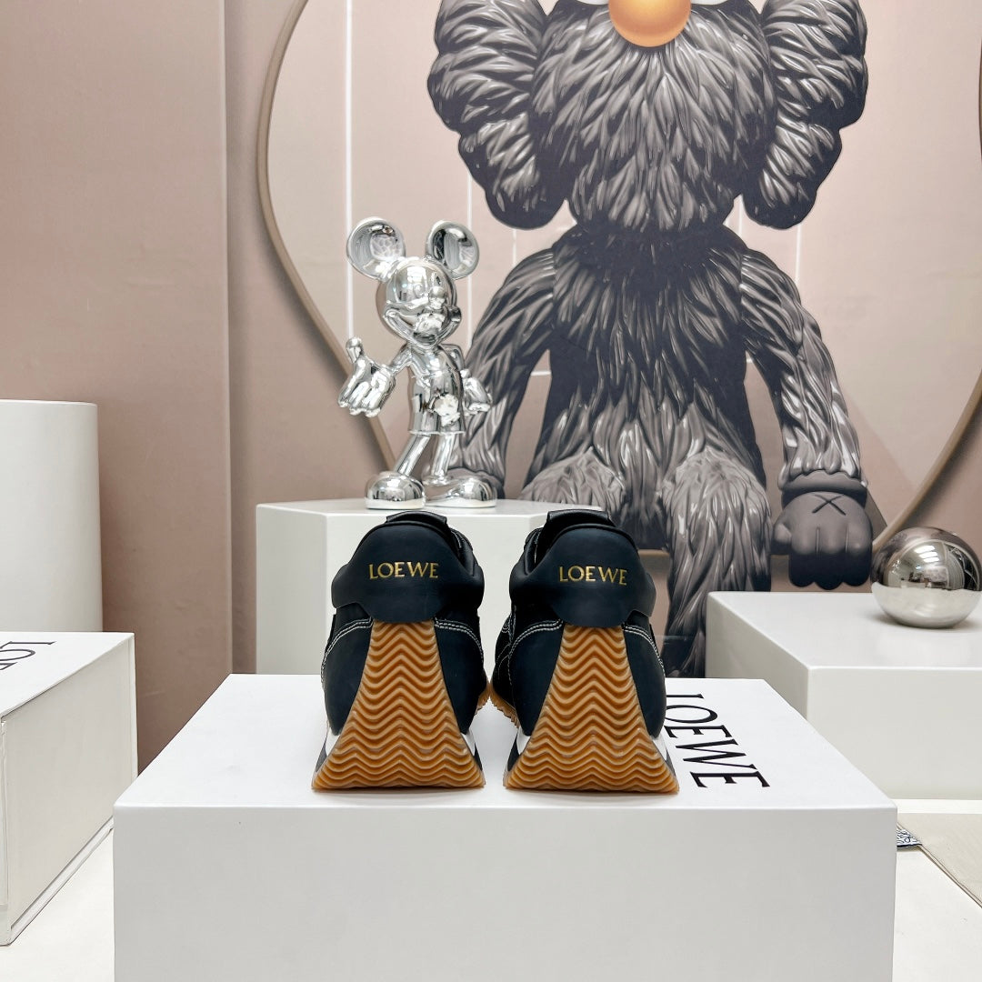 FLOW RUNNER SNEAKER IN FULL BLACK SUEDE AND SHEEPSKIN - 35