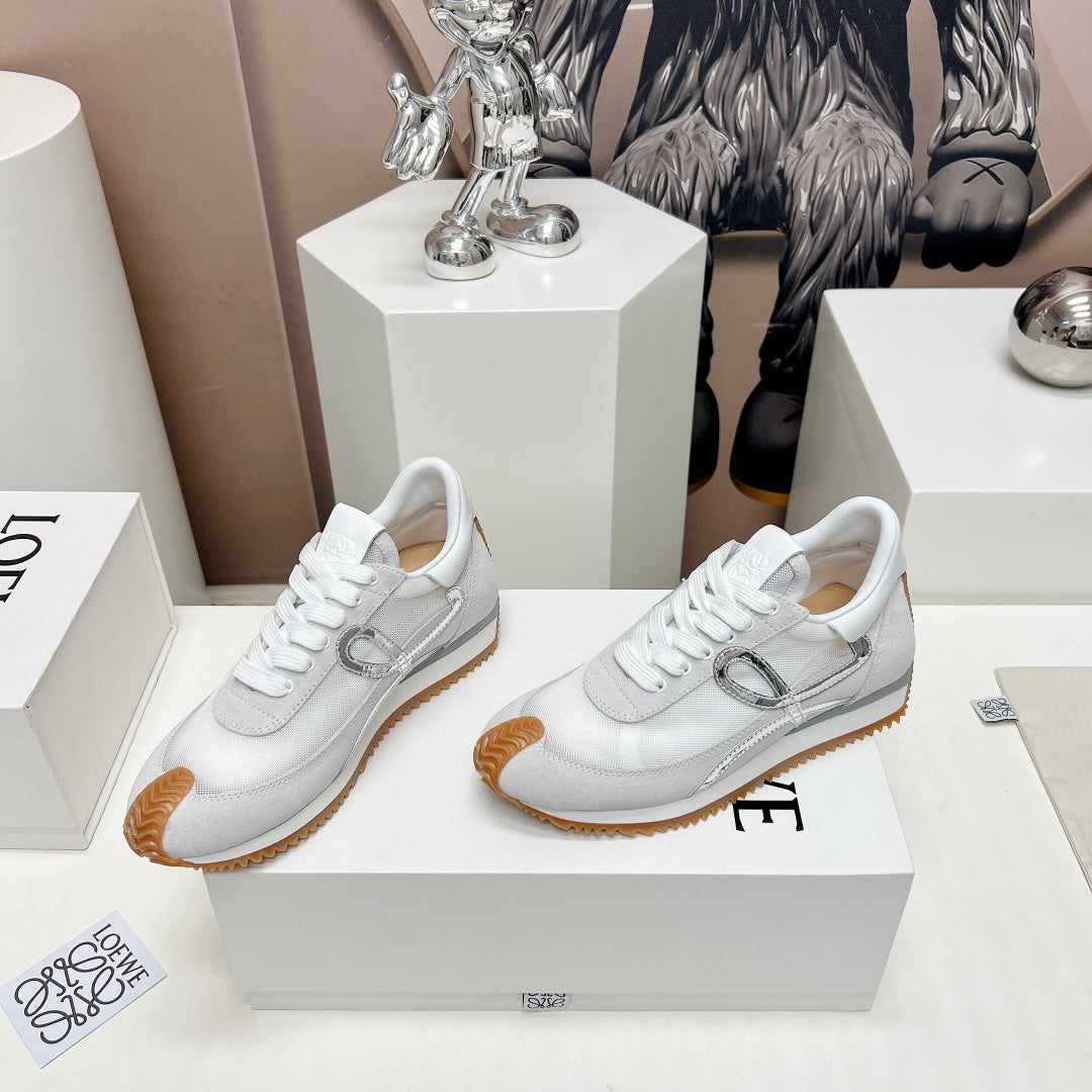 FLOW RUNNER SNEAKER IN WHITE IVORY SUEDE AND SHEEPSKIN - 35