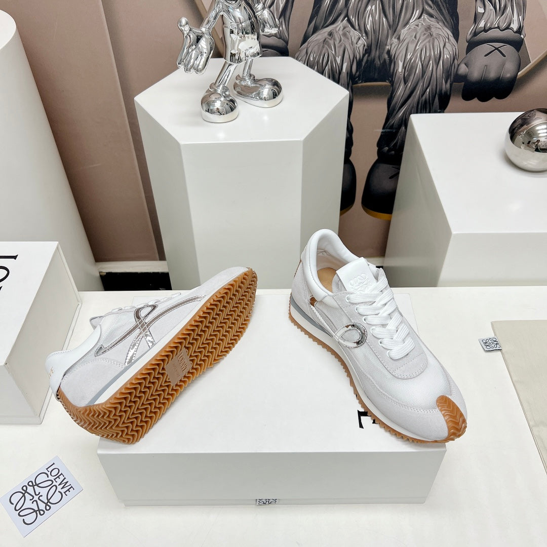 FLOW RUNNER SNEAKER IN WHITE IVORY SUEDE AND SHEEPSKIN - 35