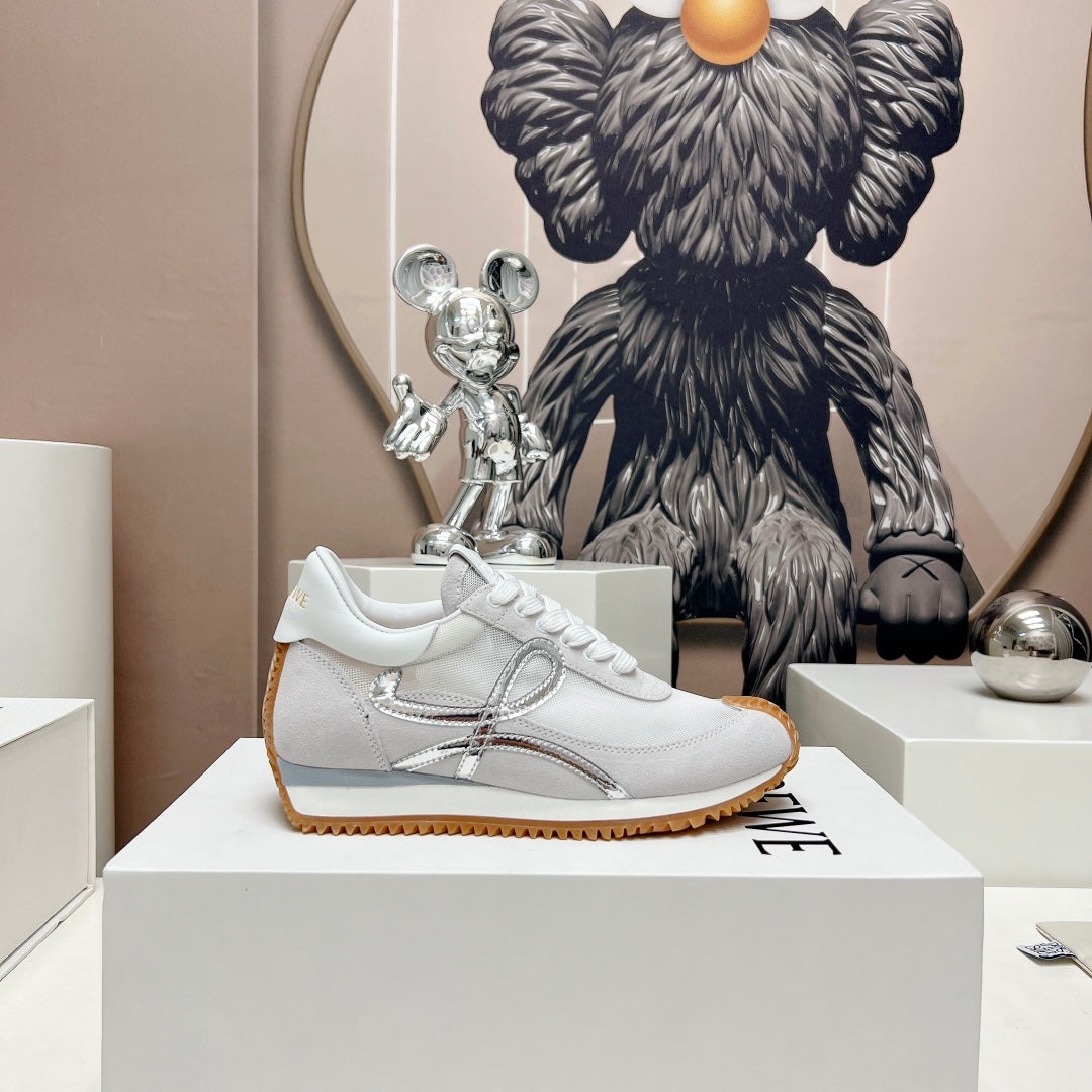 FLOW RUNNER SNEAKER IN WHITE IVORY SUEDE AND SHEEPSKIN - 35