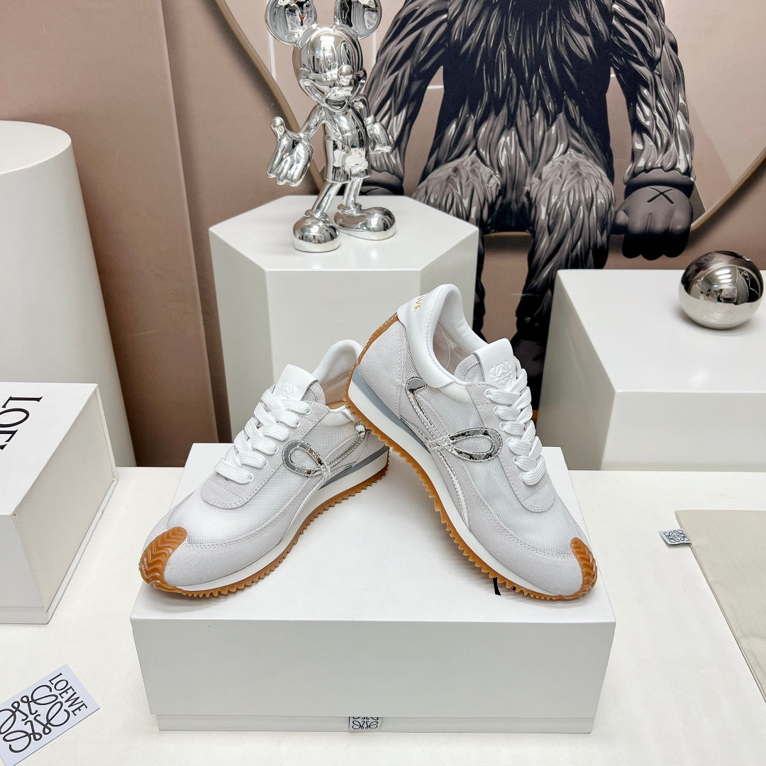 FLOW RUNNER SNEAKER IN WHITE IVORY SUEDE AND SHEEPSKIN - 35