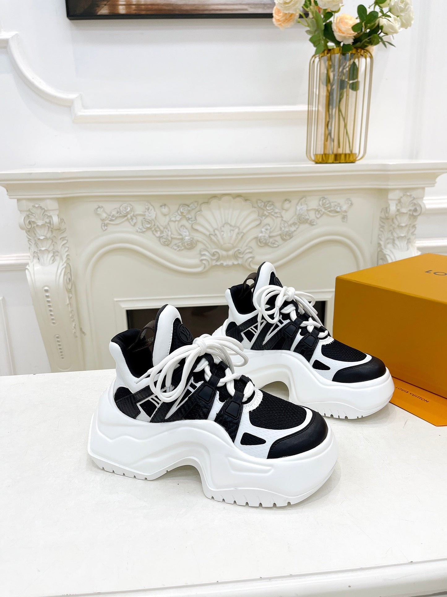 LV ARCHLIGHT 2.0 PLATFORM SNEAKER IN WHITE MIX BLACK MIX OF MATERIALS - 35