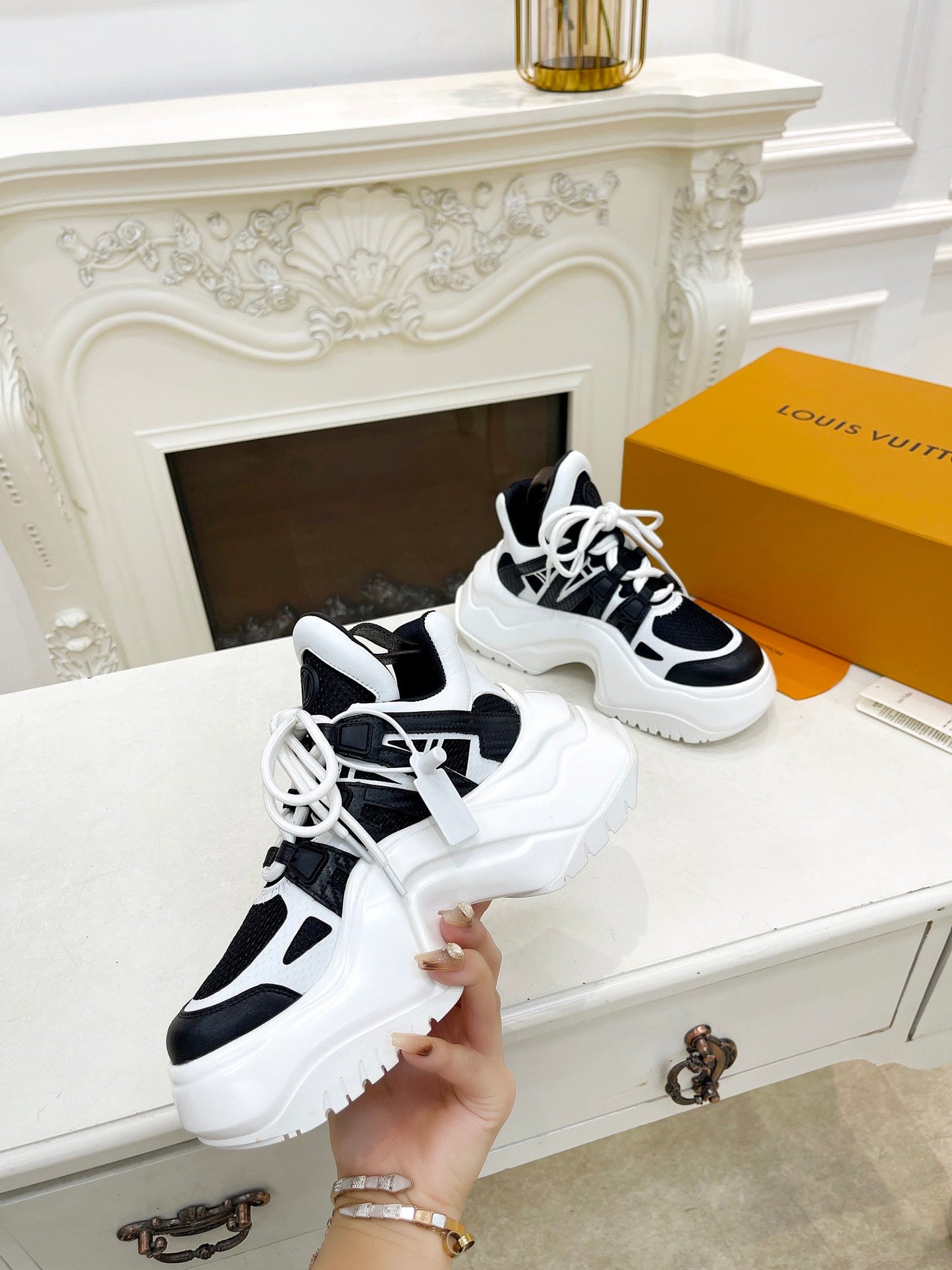 LV ARCHLIGHT 2.0 PLATFORM SNEAKER IN WHITE MIX BLACK MIX OF MATERIALS - 35