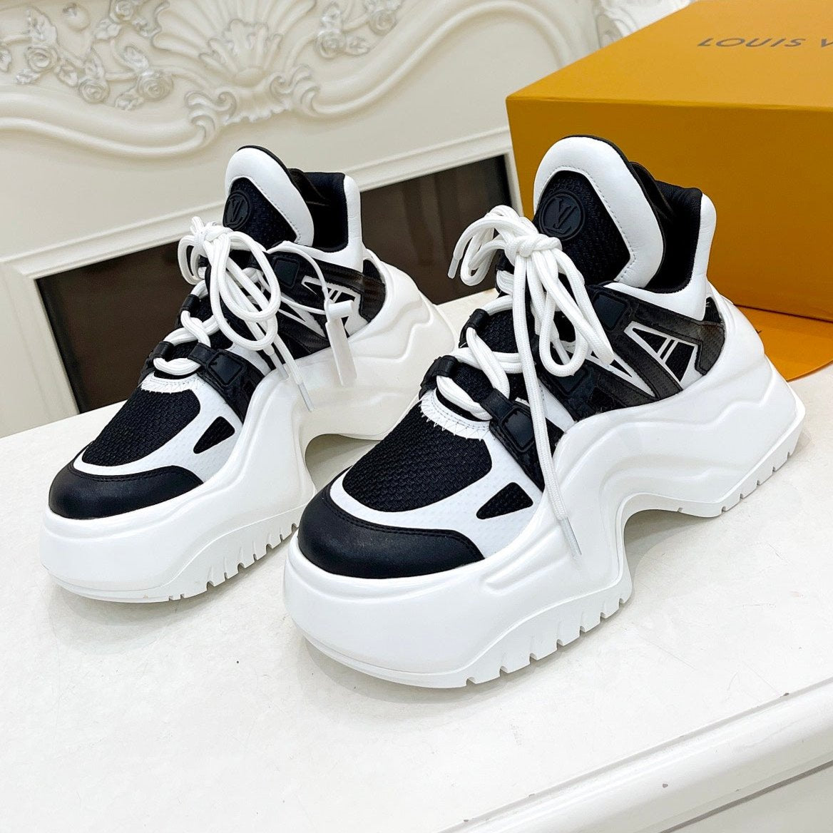 LV ARCHLIGHT 2.0 PLATFORM SNEAKER IN WHITE MIX BLACK MIX OF MATERIALS - 35