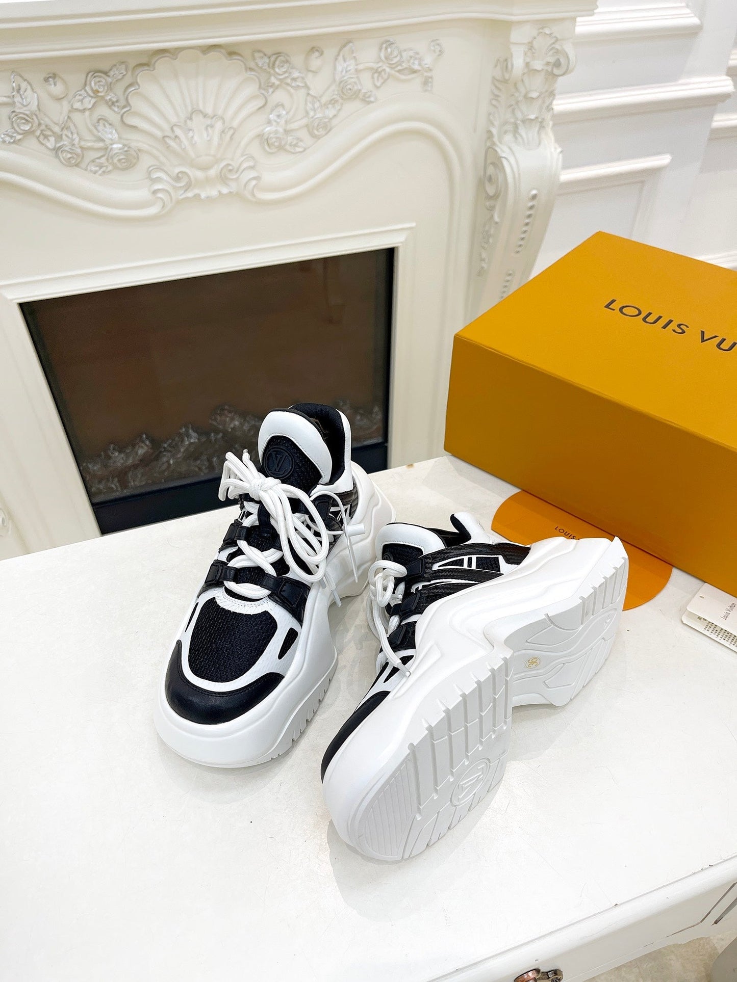LV ARCHLIGHT 2.0 PLATFORM SNEAKER IN WHITE MIX BLACK MIX OF MATERIALS - 35
