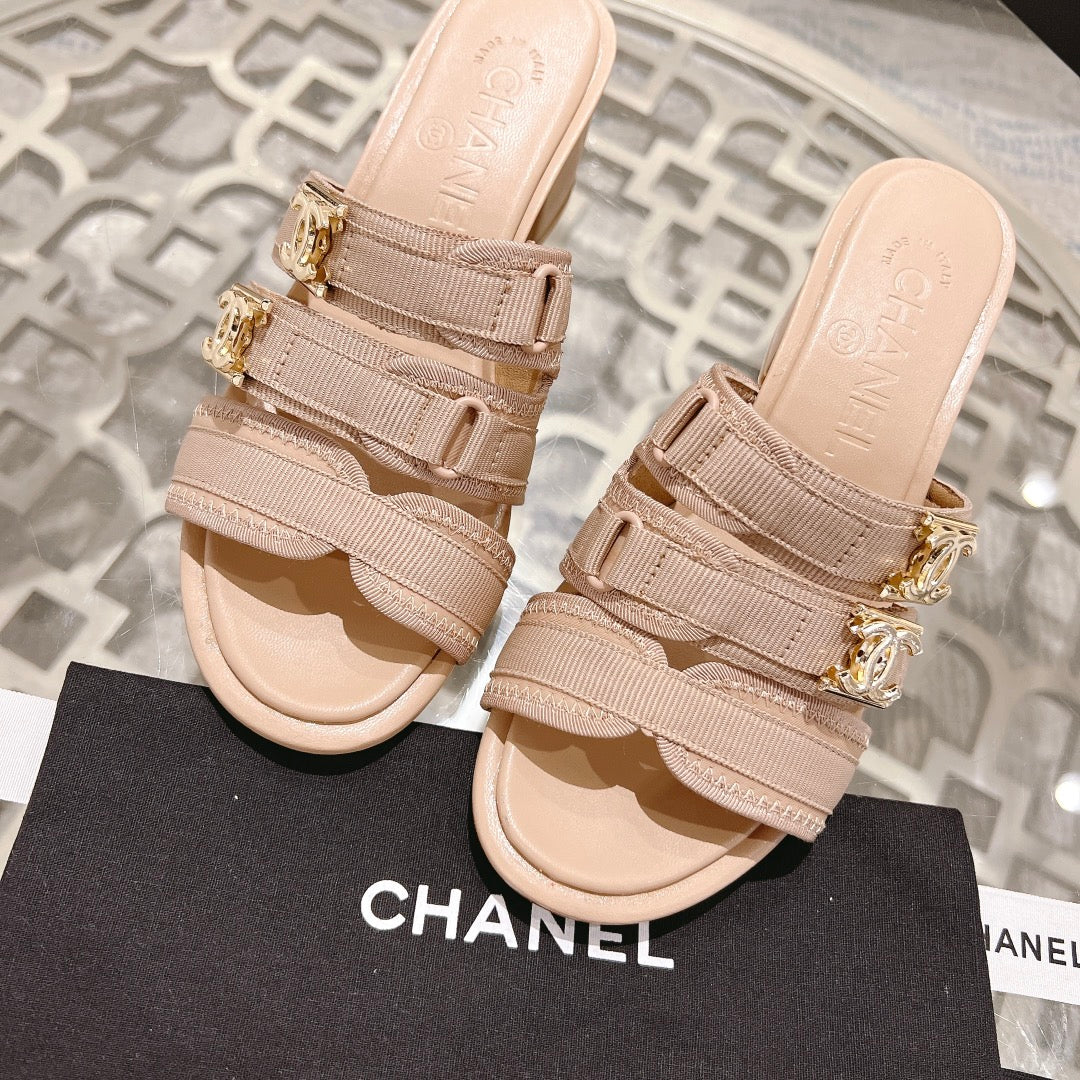 Double C  Xiaoxiang Chain Fabric Head Chunky High Heel Cream Lambskin - 35