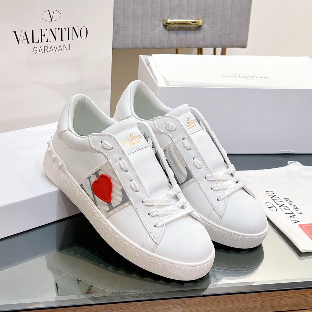 VALENTINO 25S GARAVANI ROCKSTUD UNTITLED SNEAKERS IN WHITE LAMBSKIN - 35