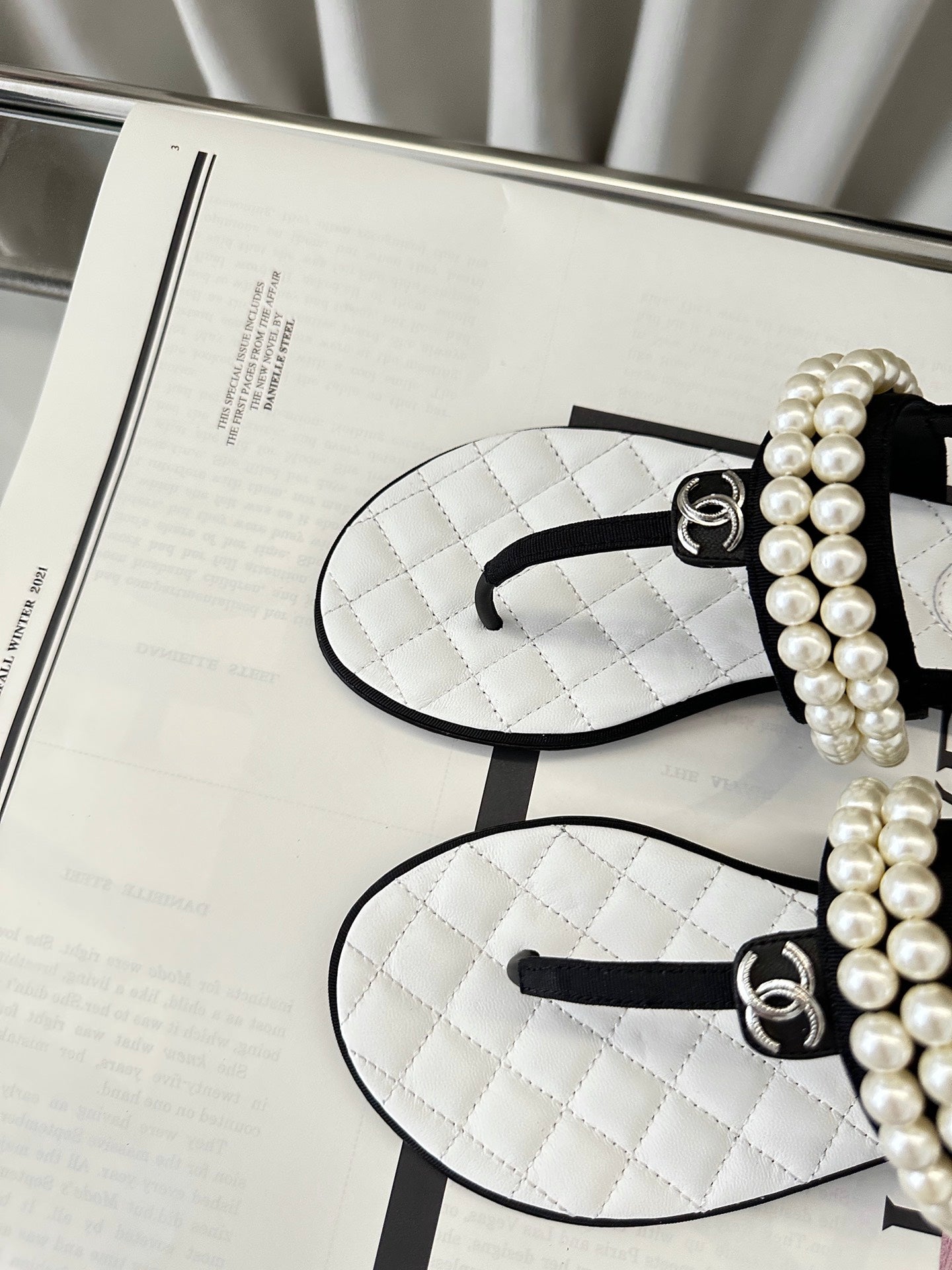 CLASSIC THONG SANDALS PEARL CHAIN IN WHITE LAMBSKIN - 35