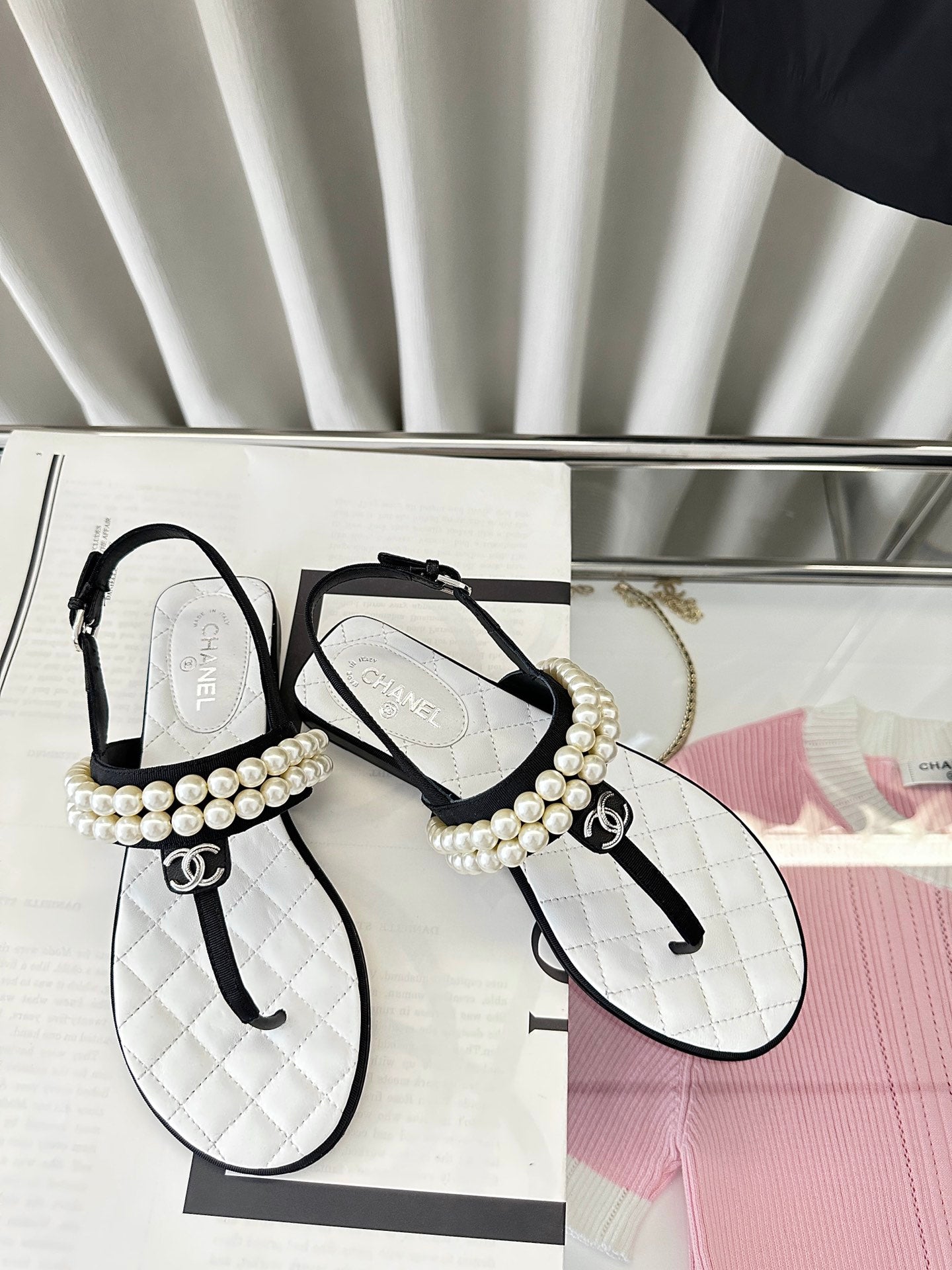 CLASSIC THONG SANDALS PEARL CHAIN IN WHITE LAMBSKIN - 35