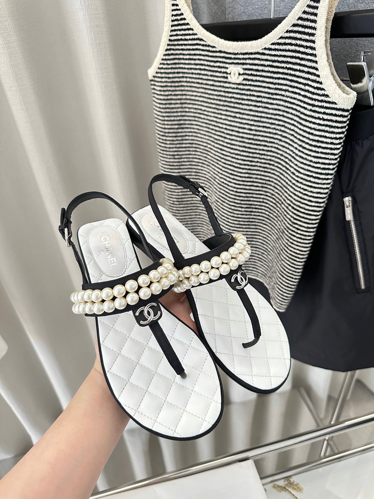 CLASSIC THONG SANDALS PEARL CHAIN IN WHITE LAMBSKIN - 35