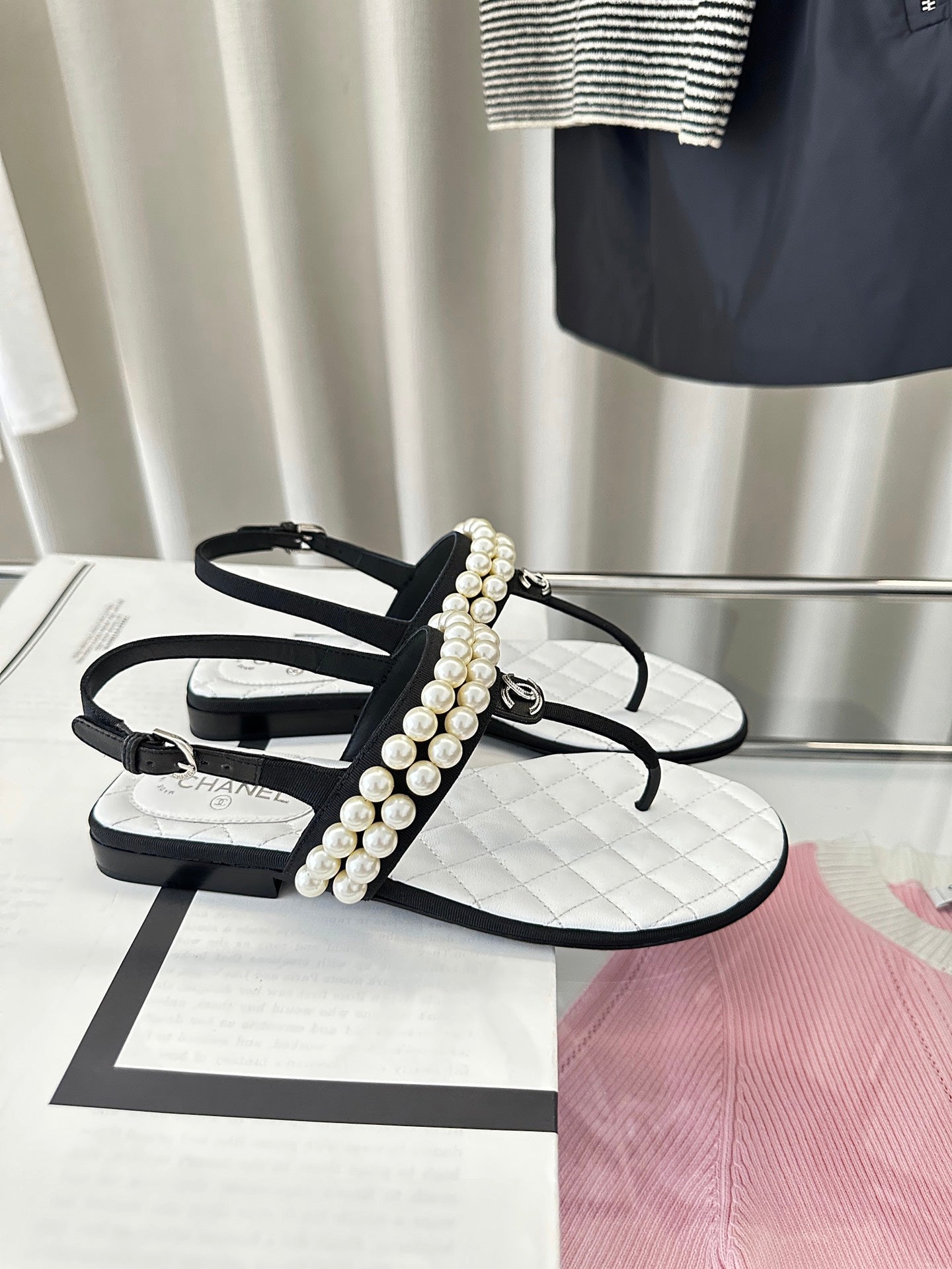 CLASSIC THONG SANDALS PEARL CHAIN IN WHITE LAMBSKIN - 35