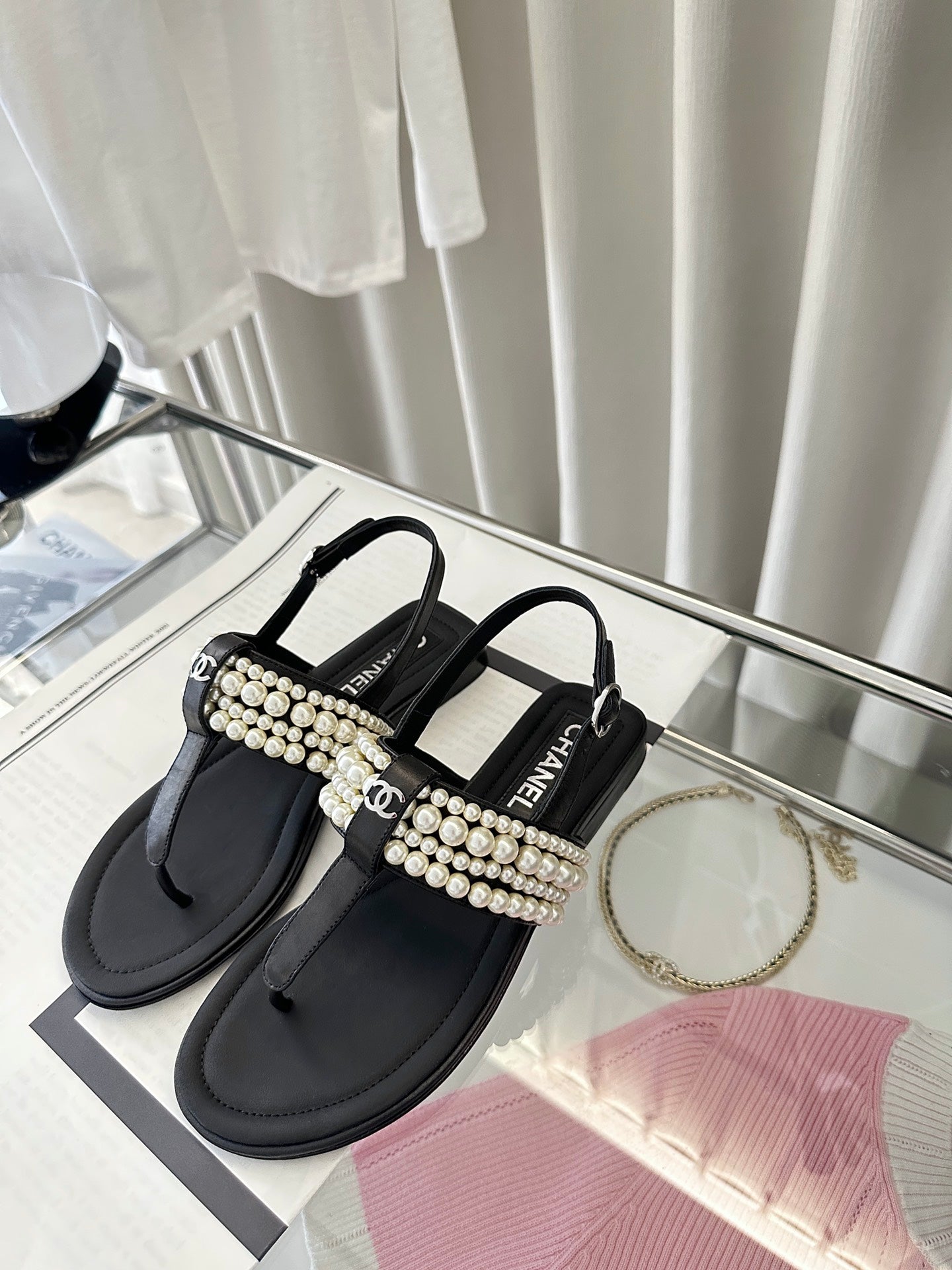 CLASSIC THONG SANDALS PEARL CHAIN IN BLACK LAMBSKIN - 35