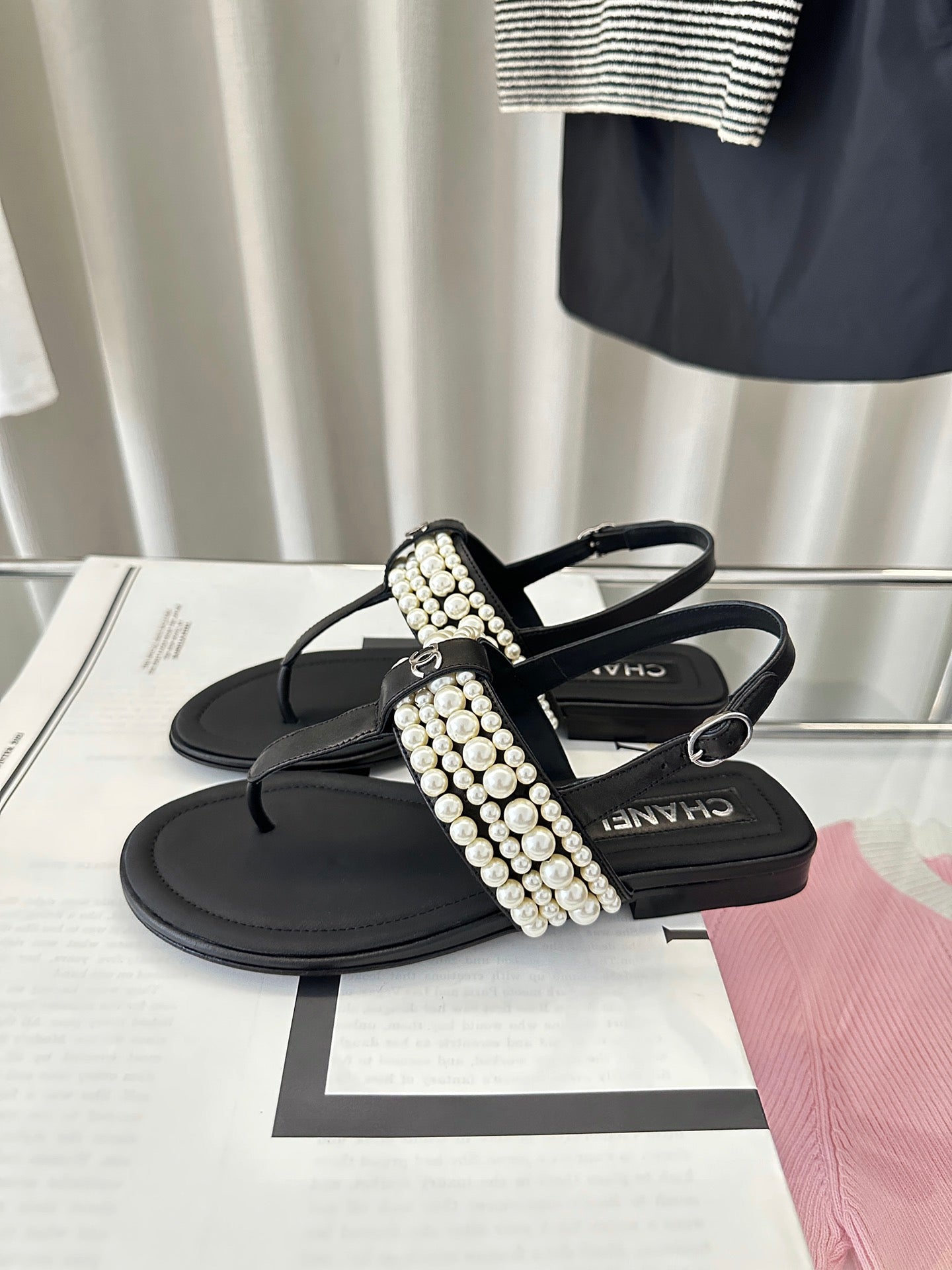 CLASSIC THONG SANDALS PEARL CHAIN IN BLACK LAMBSKIN - 35