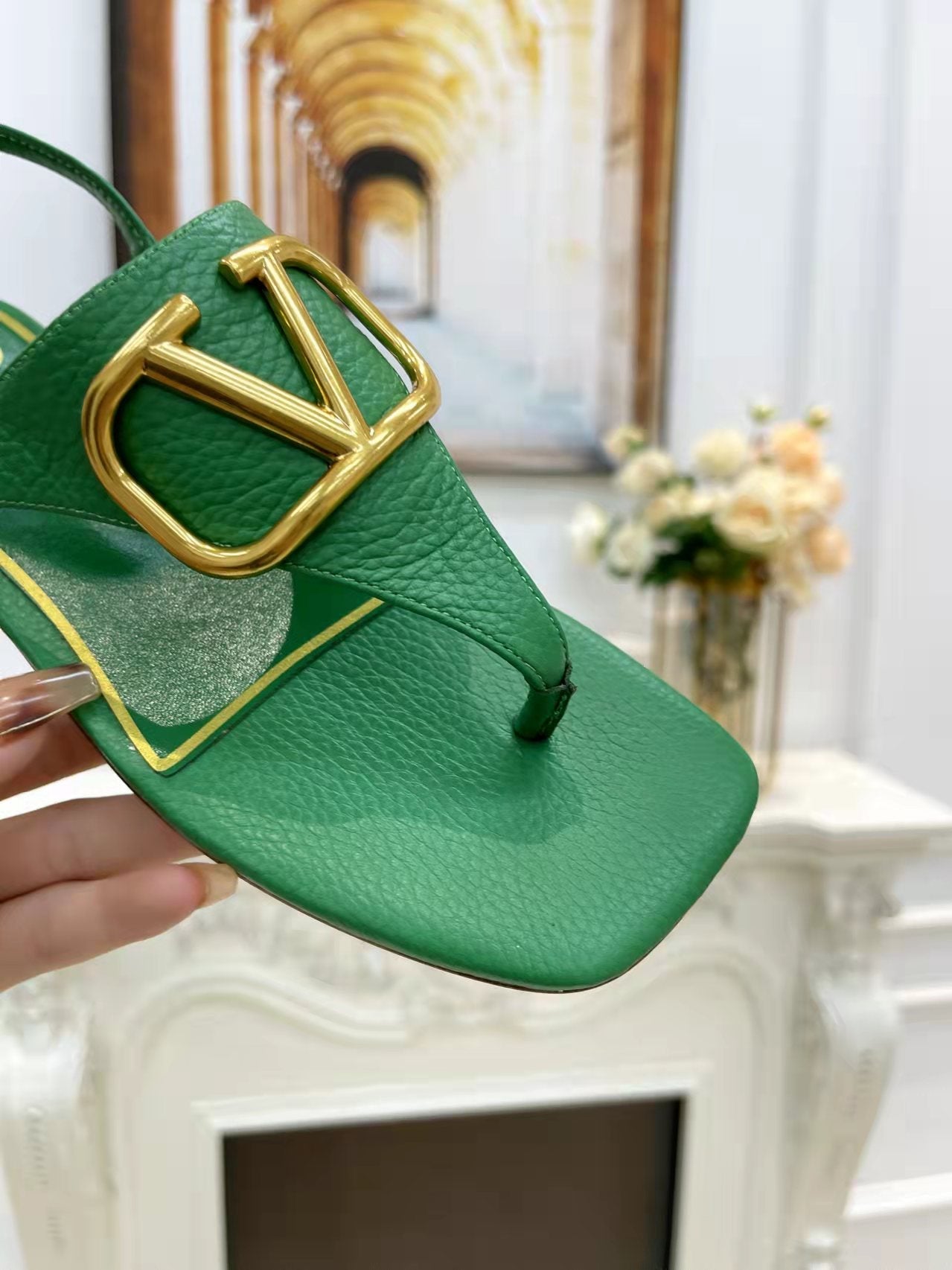 THONG SANDALS IN EMERALD GREEN CALFSKIN WITH GOLD LOGO - 34