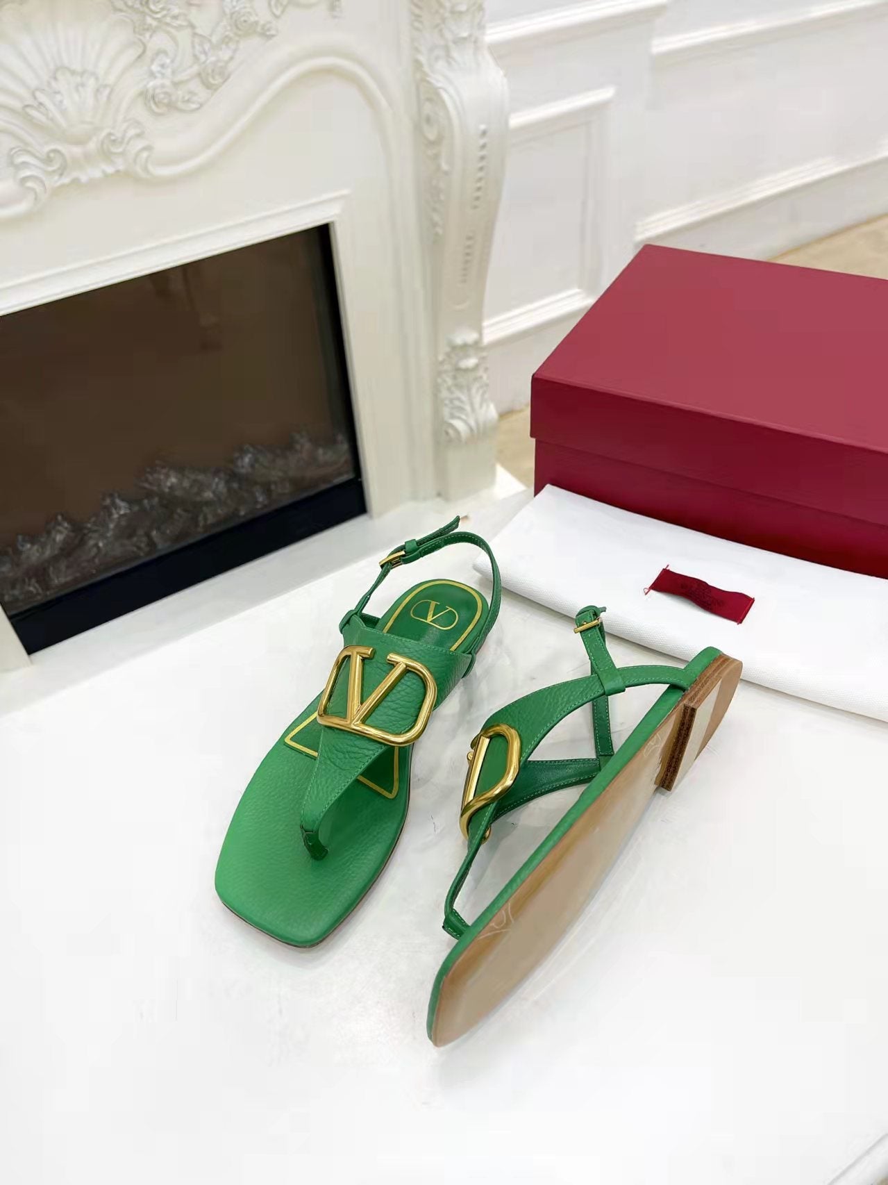 THONG SANDALS IN EMERALD GREEN CALFSKIN WITH GOLD LOGO - 34