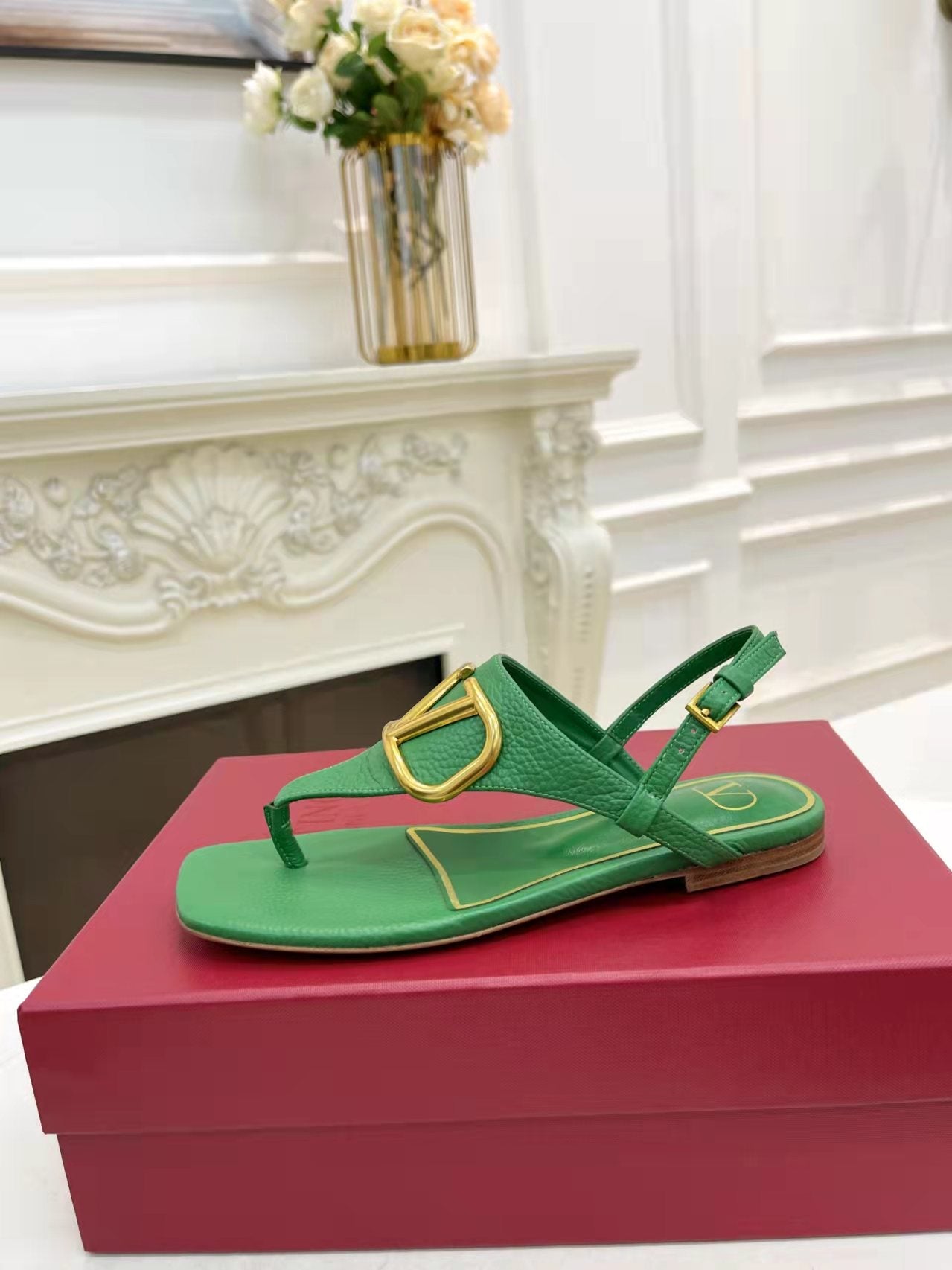 THONG SANDALS IN EMERALD GREEN CALFSKIN WITH GOLD LOGO - 34