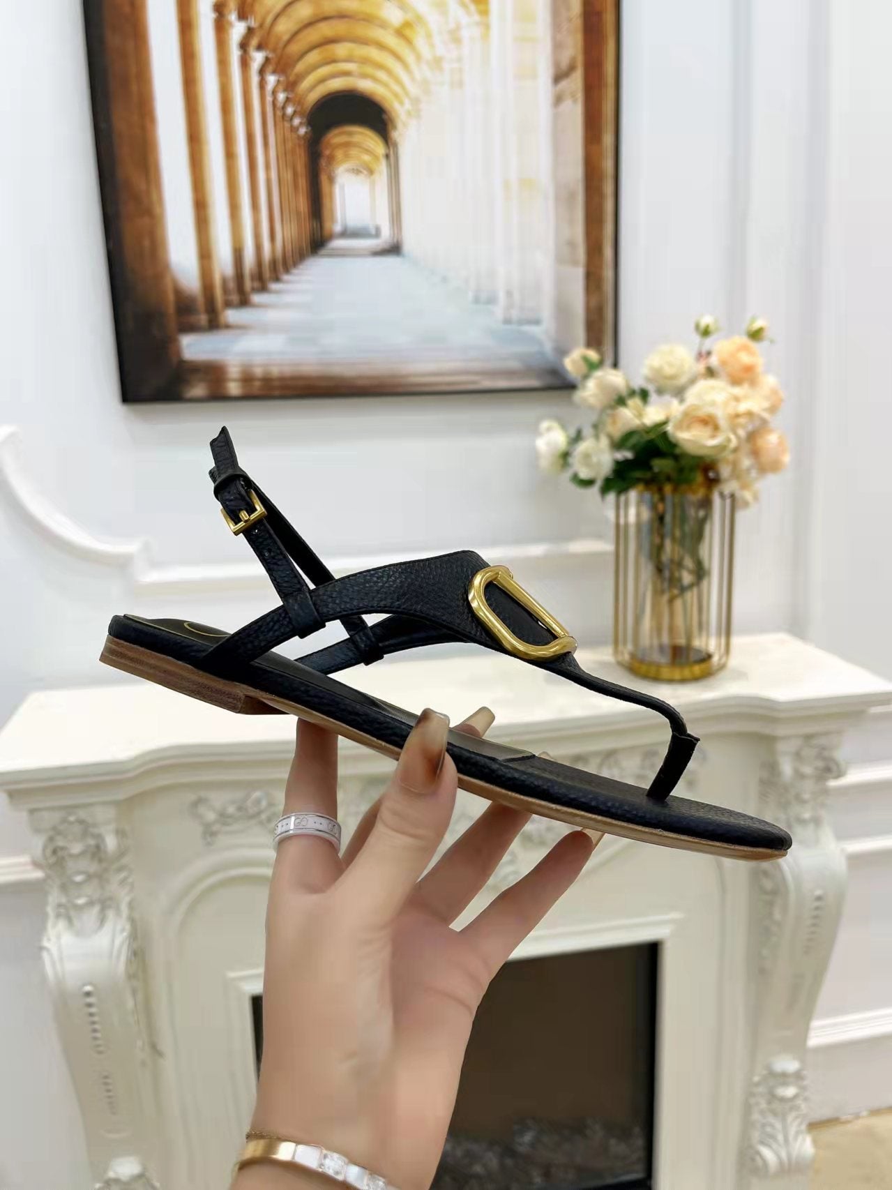 THONG SANDALS IN BLACK CALFSKIN WITH GOLD LOGO - 34