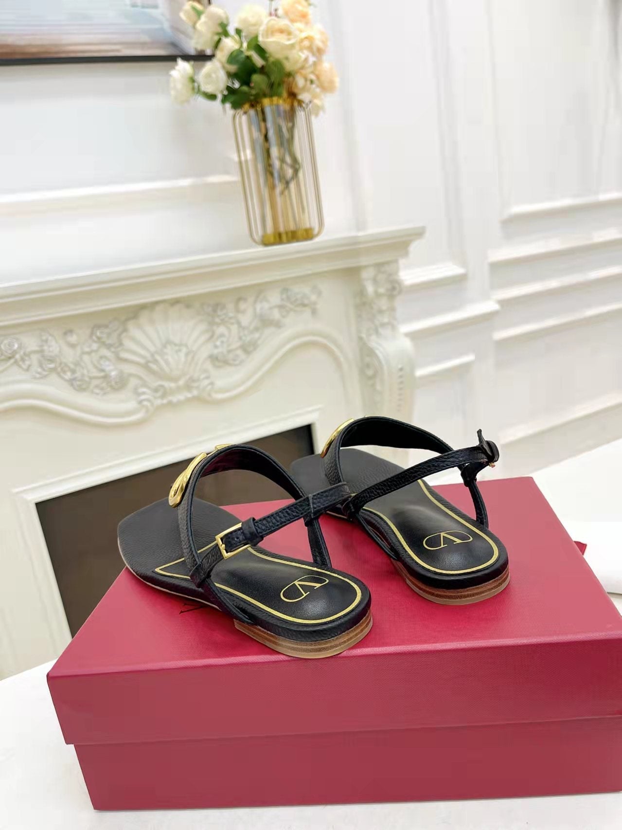 THONG SANDALS IN BLACK CALFSKIN WITH GOLD LOGO - 34