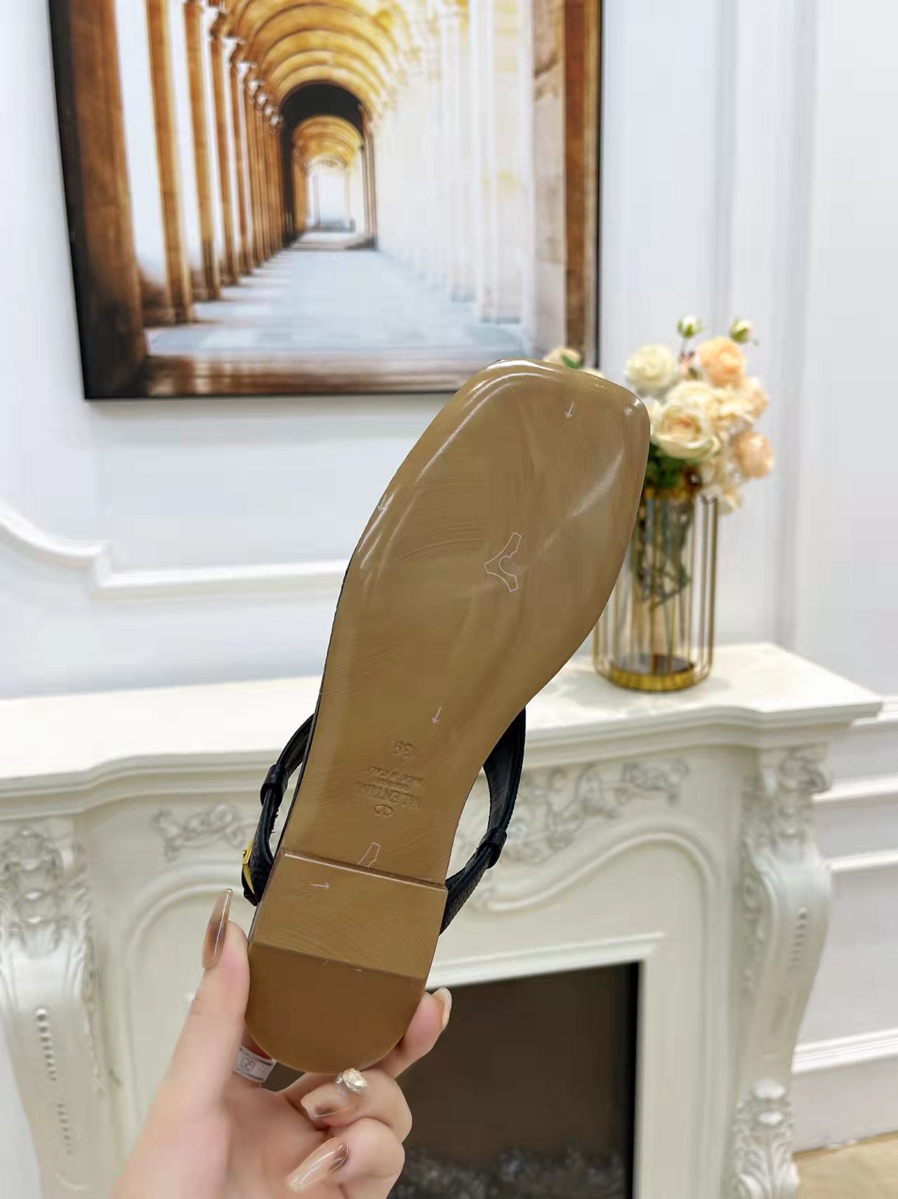 THONG SANDALS IN BLACK CALFSKIN WITH GOLD LOGO - 34