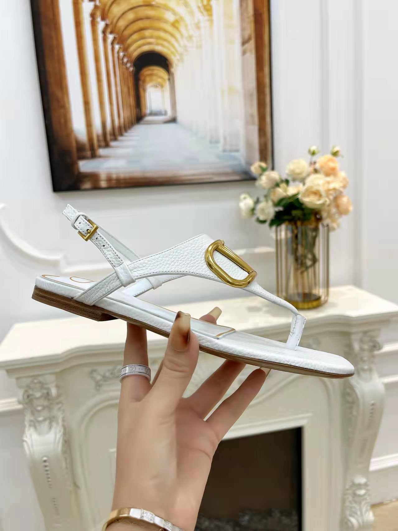 THONG SANDALS IN WHITE CALFSKIN WITH GOLD LOGO - 34