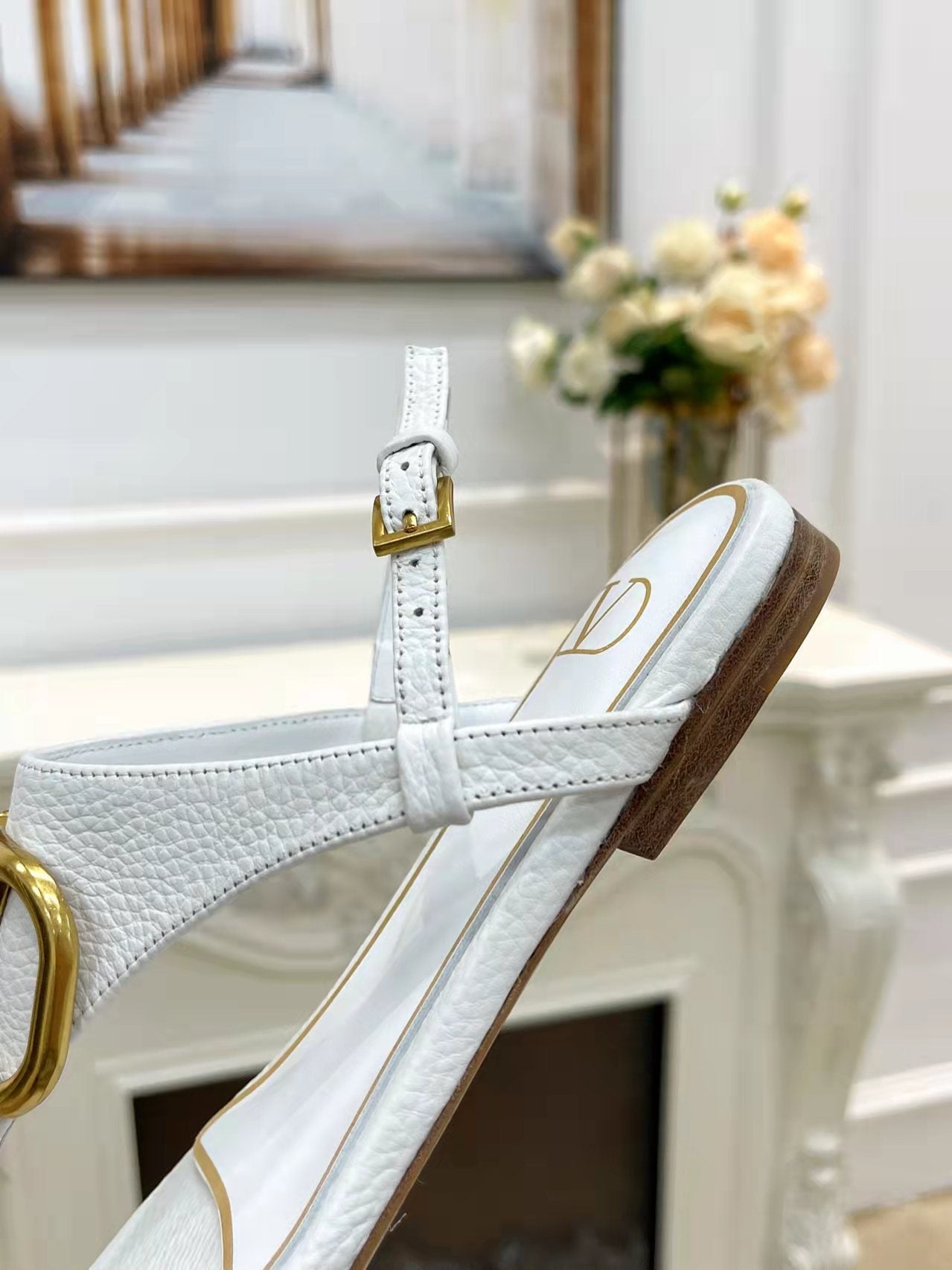 THONG SANDALS IN WHITE CALFSKIN WITH GOLD LOGO - 34
