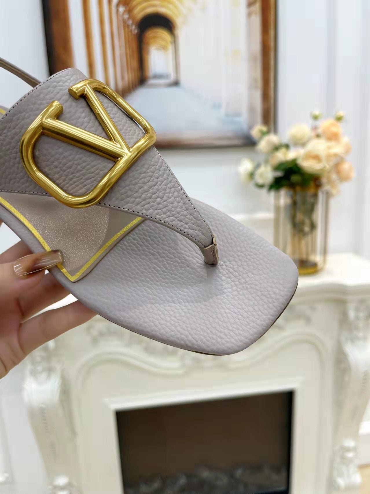 THONG SANDALS IN THISTLE PURPLE CALFSKIN WITH GOLD LOGO - 34