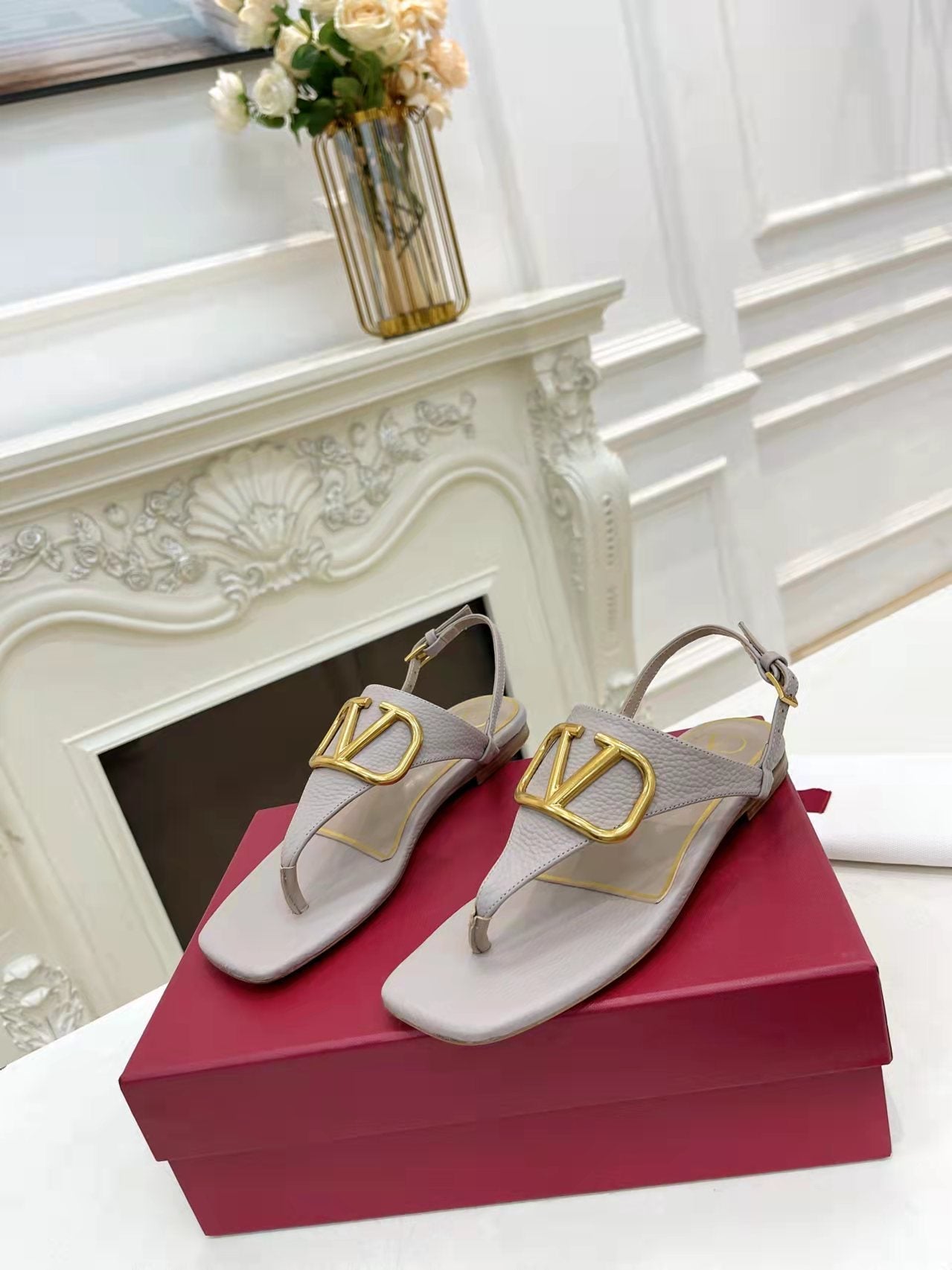 THONG SANDALS IN THISTLE PURPLE CALFSKIN WITH GOLD LOGO - 34