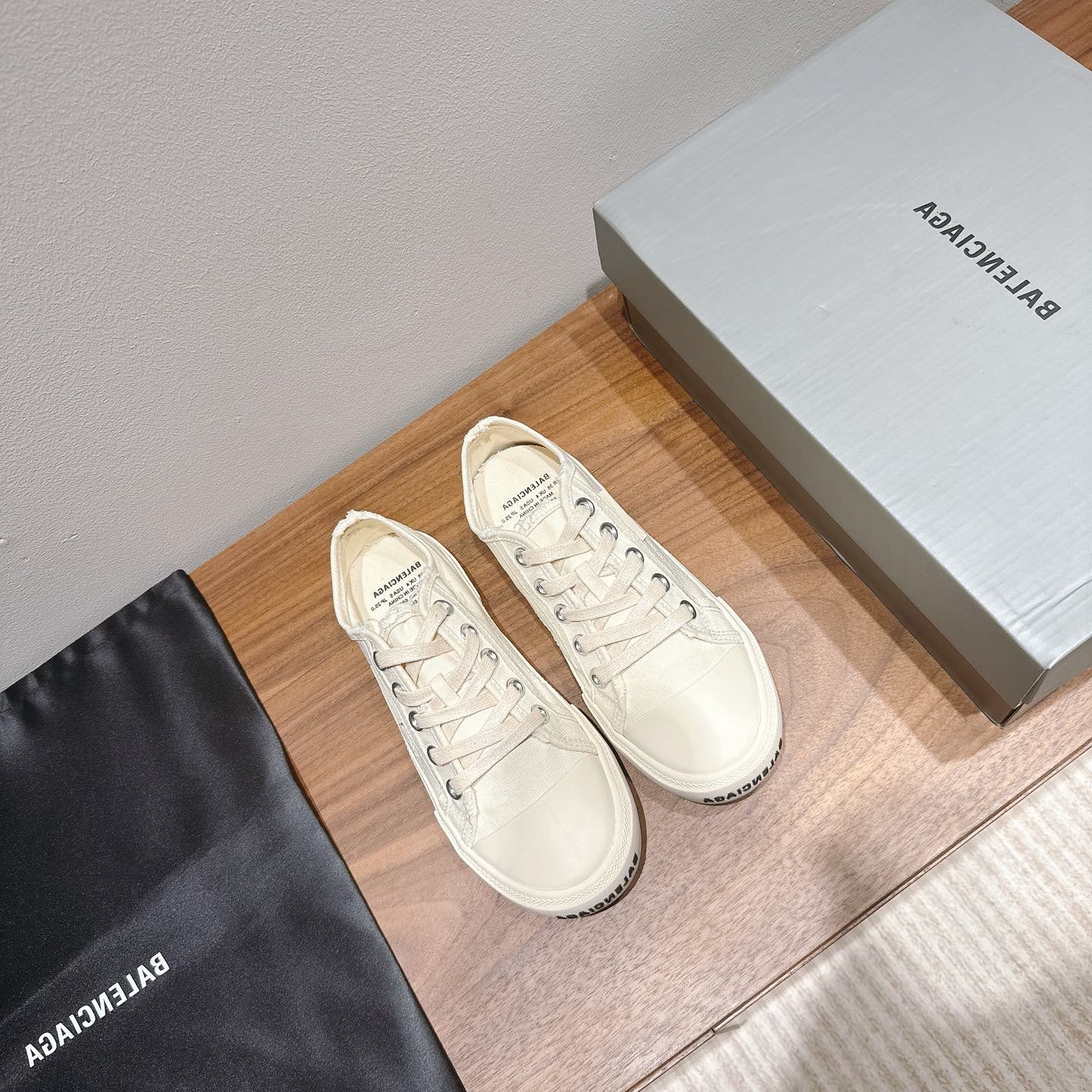 BALENCIAGA 25S SNEAKER IN CREAM WHITE CANVAS - 35