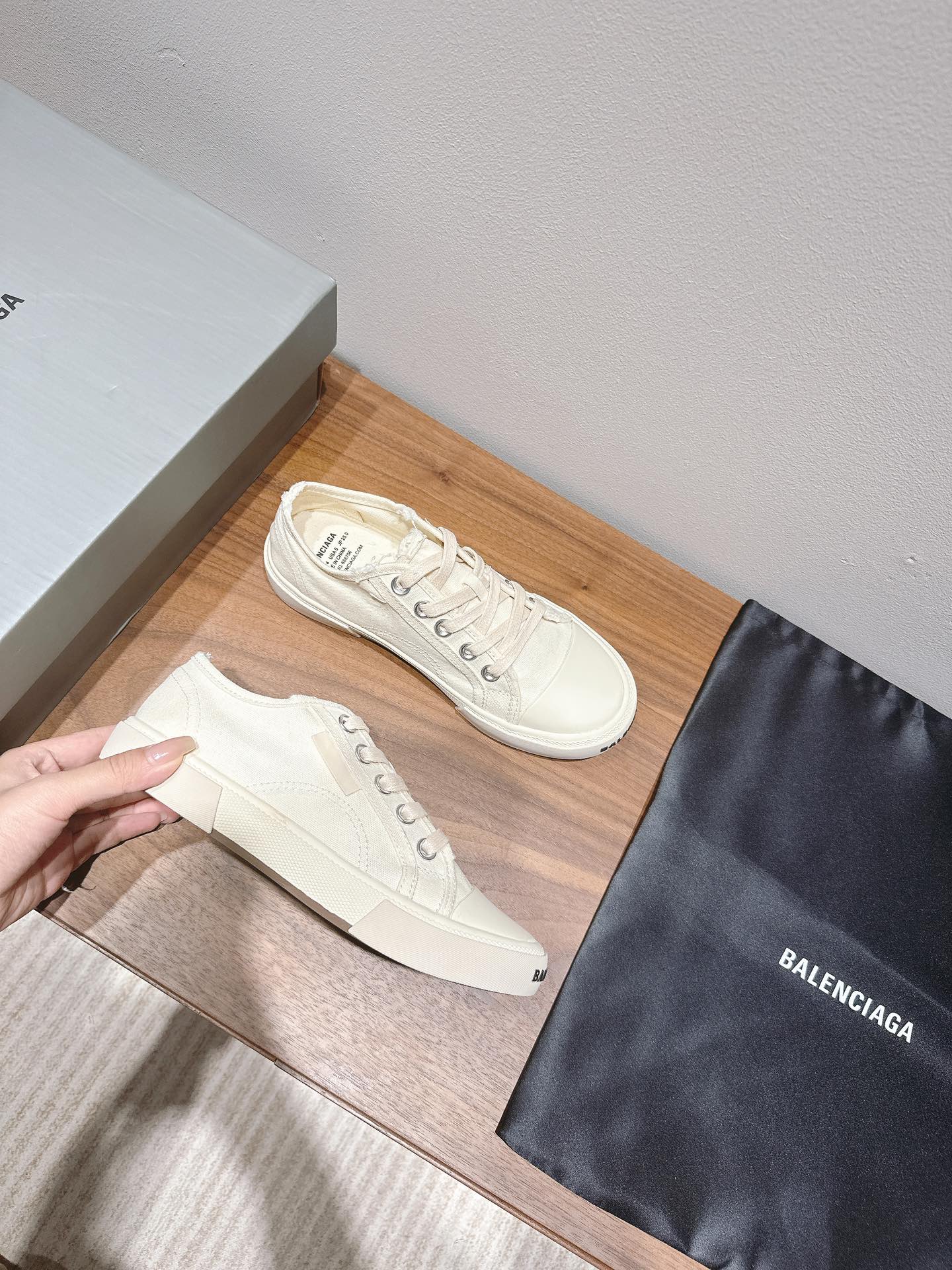 BALENCIAGA 25S SNEAKER IN CREAM WHITE CANVAS - 35