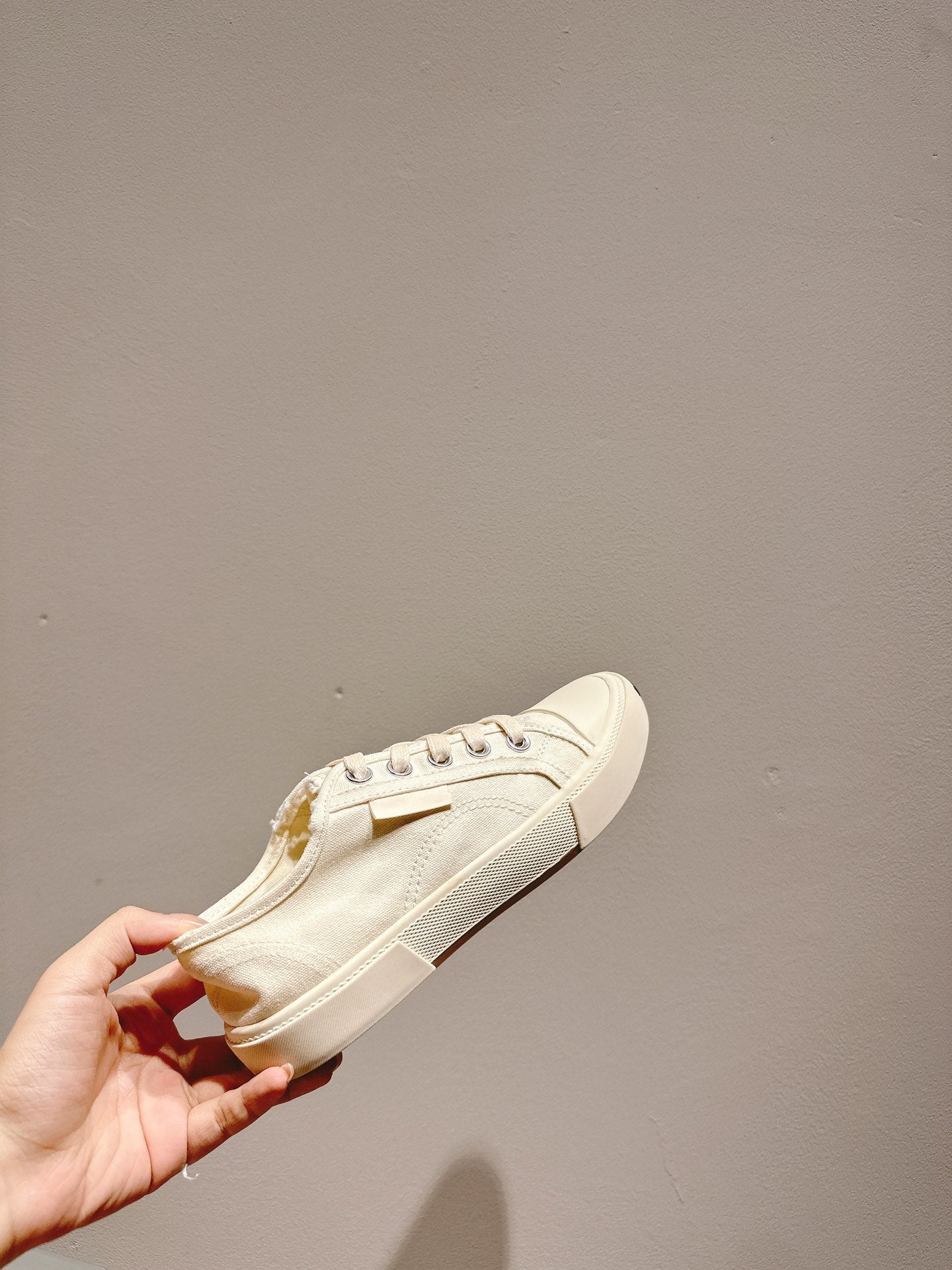 BALENCIAGA 25S SNEAKER IN CREAM WHITE CANVAS - 35