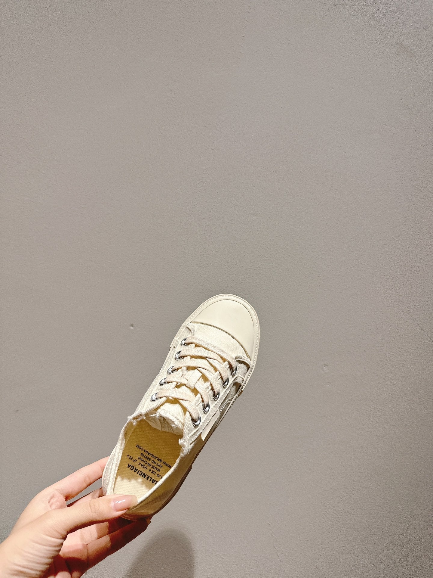 BALENCIAGA 25S SNEAKER IN CREAM WHITE CANVAS - 35
