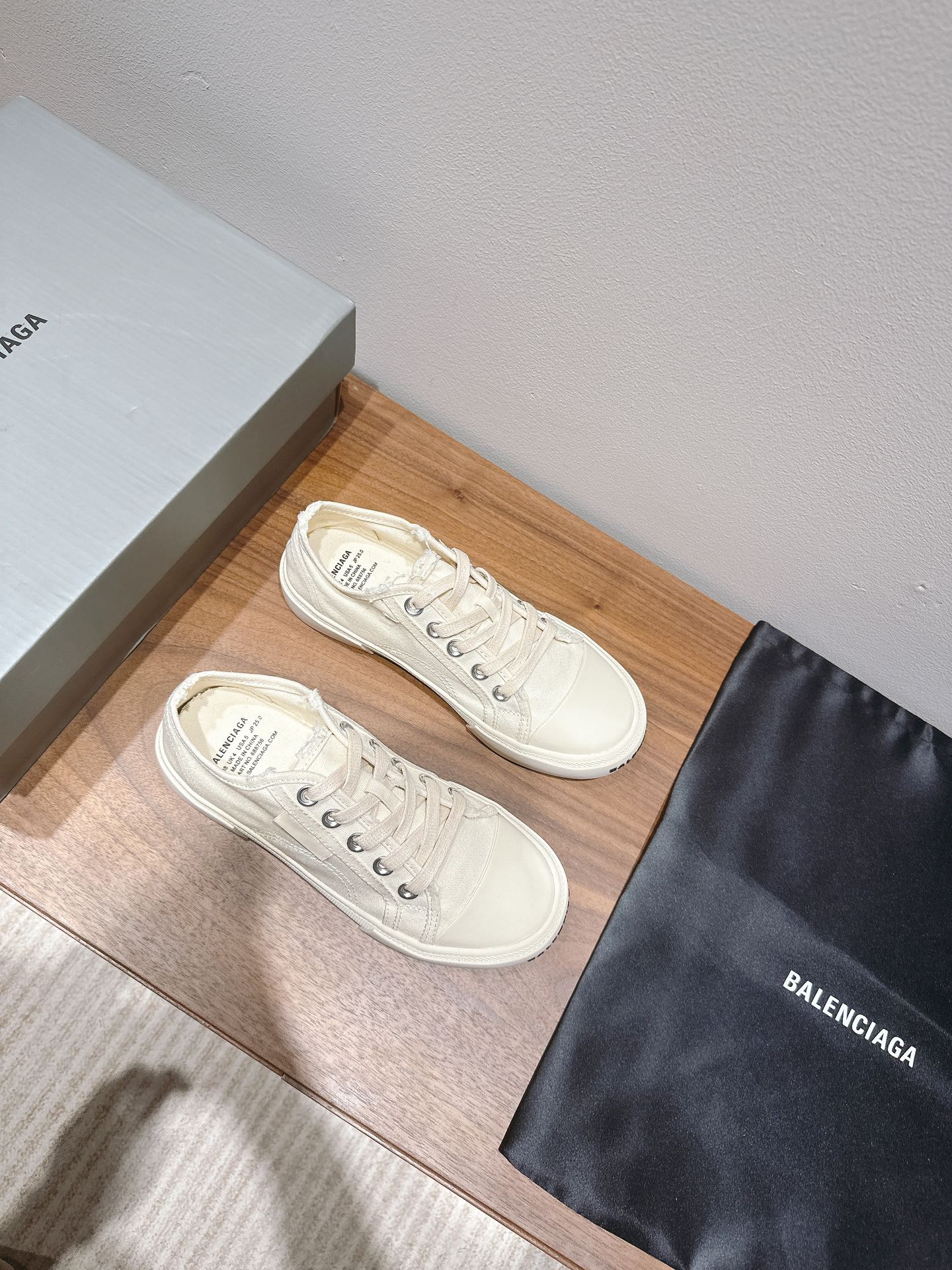BALENCIAGA 25S SNEAKER IN CREAM WHITE CANVAS - 35