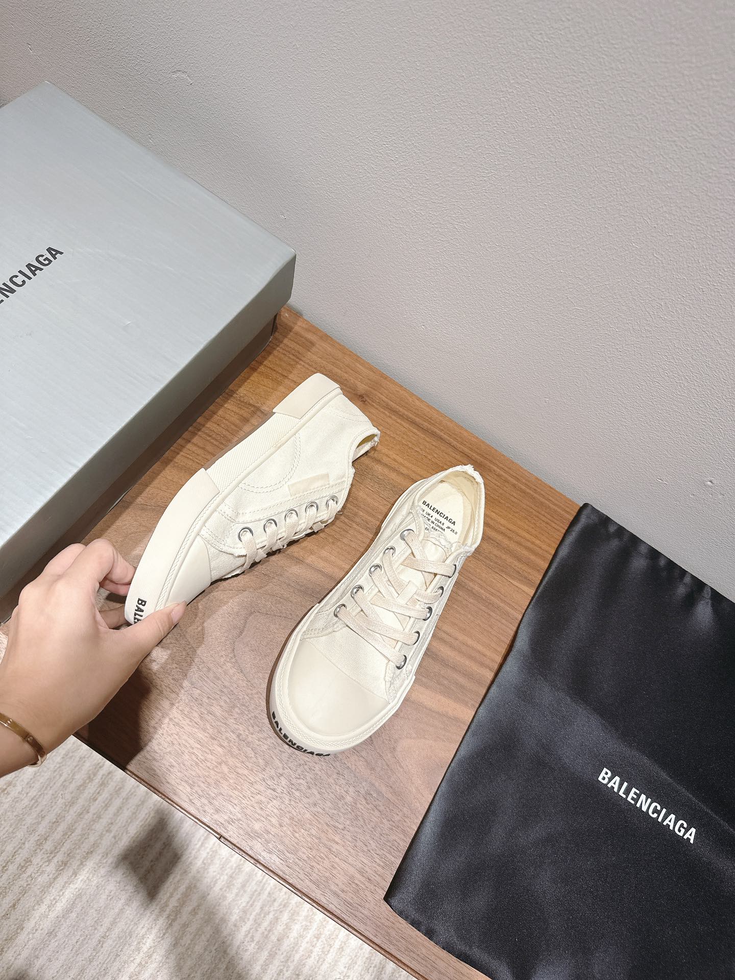 BALENCIAGA 25S SNEAKER IN CREAM WHITE CANVAS - 35