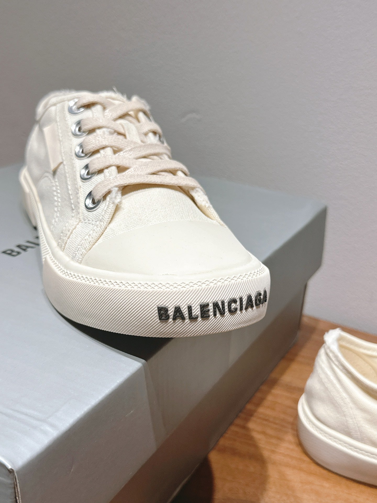 BALENCIAGA 25S SNEAKER IN CREAM WHITE CANVAS - 35