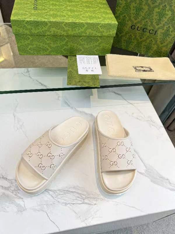 PLATFORM SANDALS IN WHITE CREAM MONOGRAM IMPORTED TPU - 35