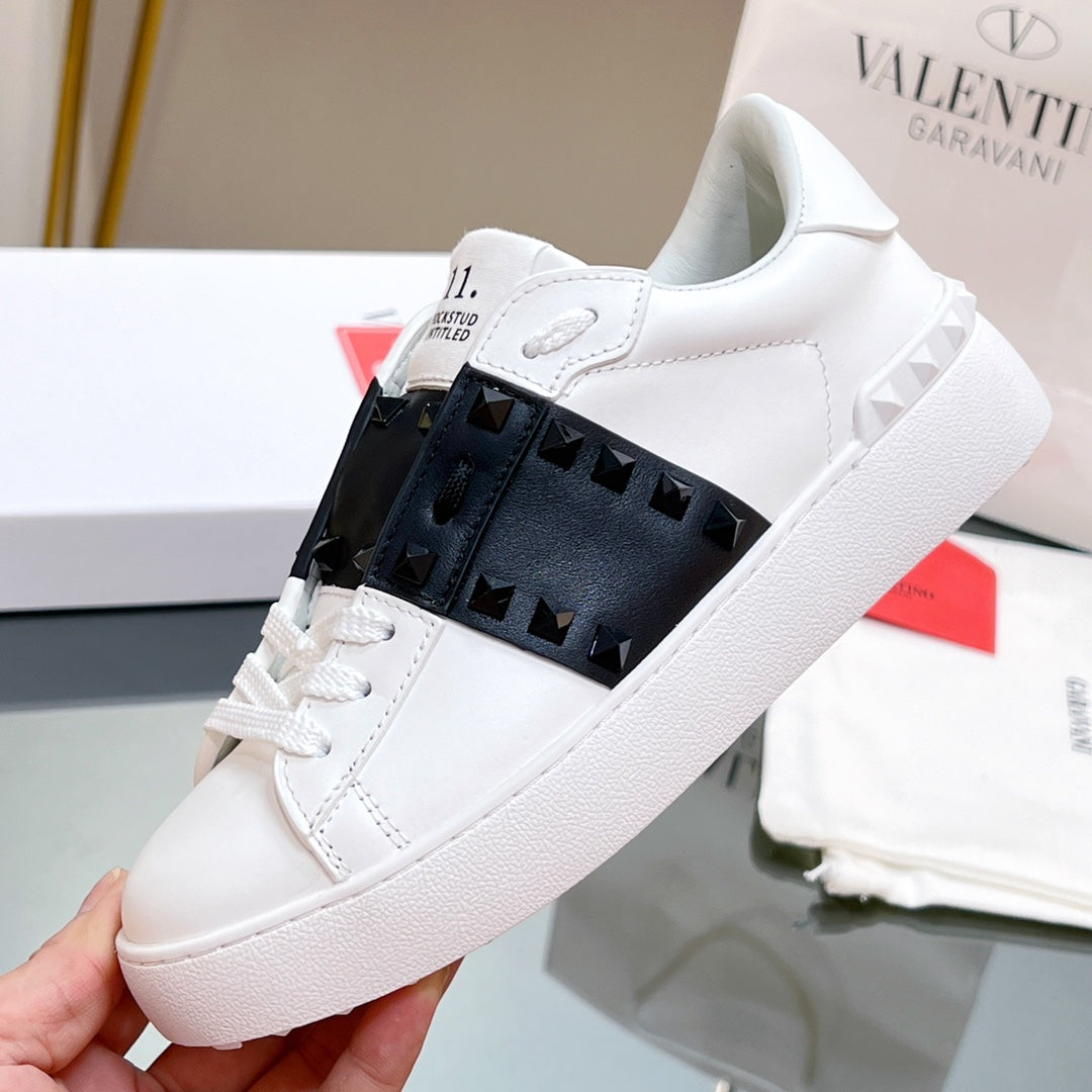 VALENTINO 25S GARAVANI ROCKSTUD UNTITLED STUDDED SNEAKERS IN WHITE MIX BLACK LAMBSKIN - 35