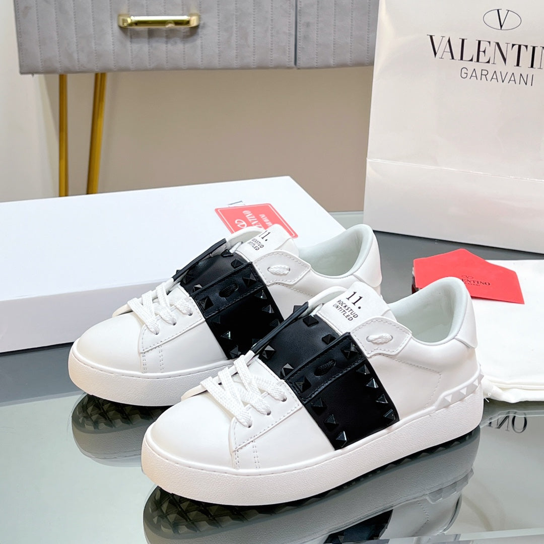 VALENTINO 25S GARAVANI ROCKSTUD UNTITLED STUDDED SNEAKERS IN WHITE MIX BLACK LAMBSKIN - 35