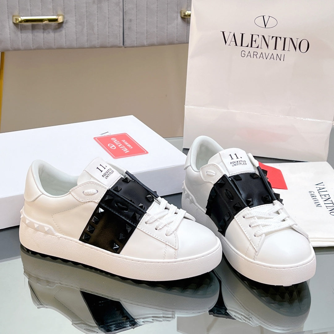 VALENTINO 25S GARAVANI ROCKSTUD UNTITLED STUDDED SNEAKERS IN WHITE MIX BLACK LAMBSKIN - 35