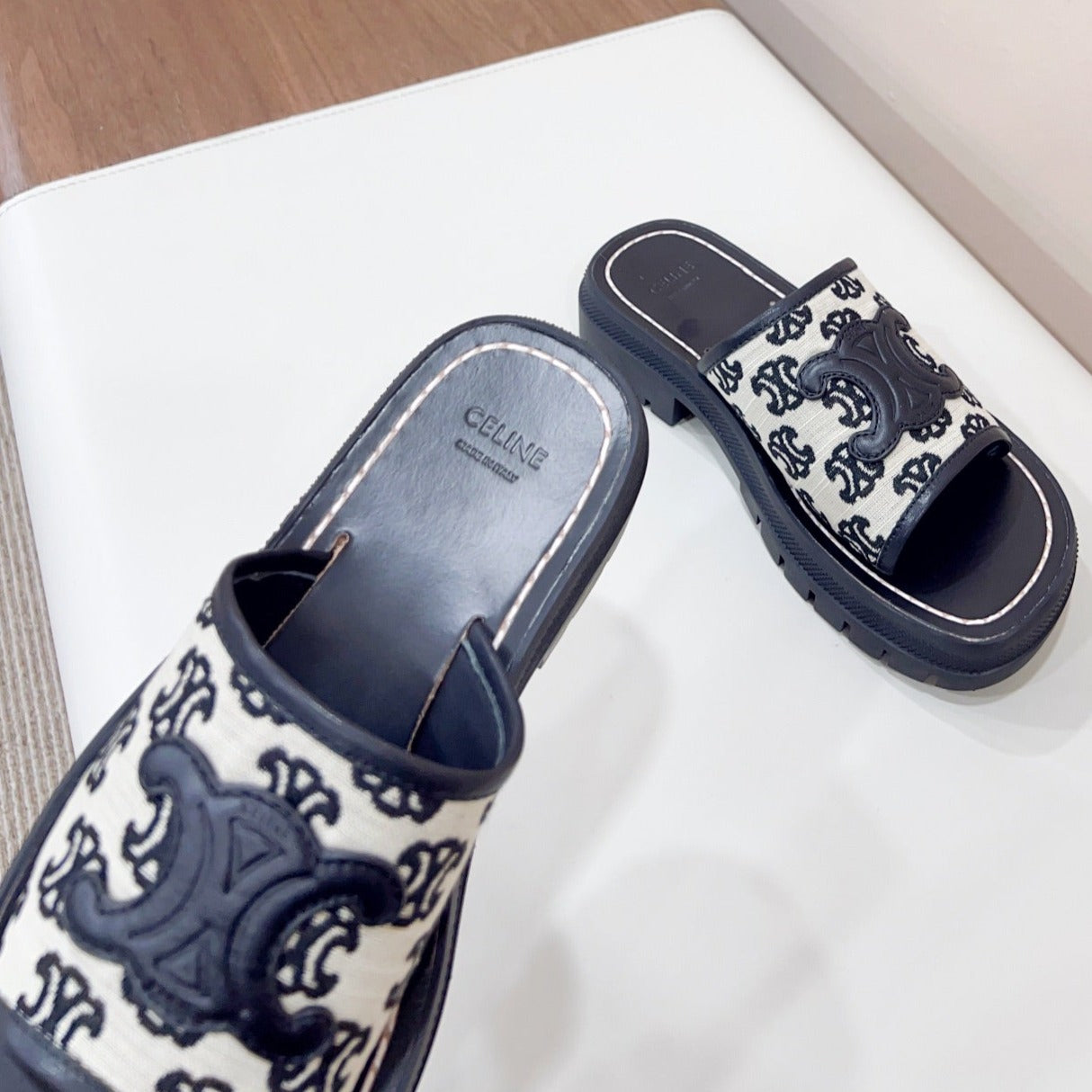 LEA TRIOMPHE PLATFORM SLIDES WOMEN VEGETABLE TANNED CALFSKIN BLACK/WHITE - 35