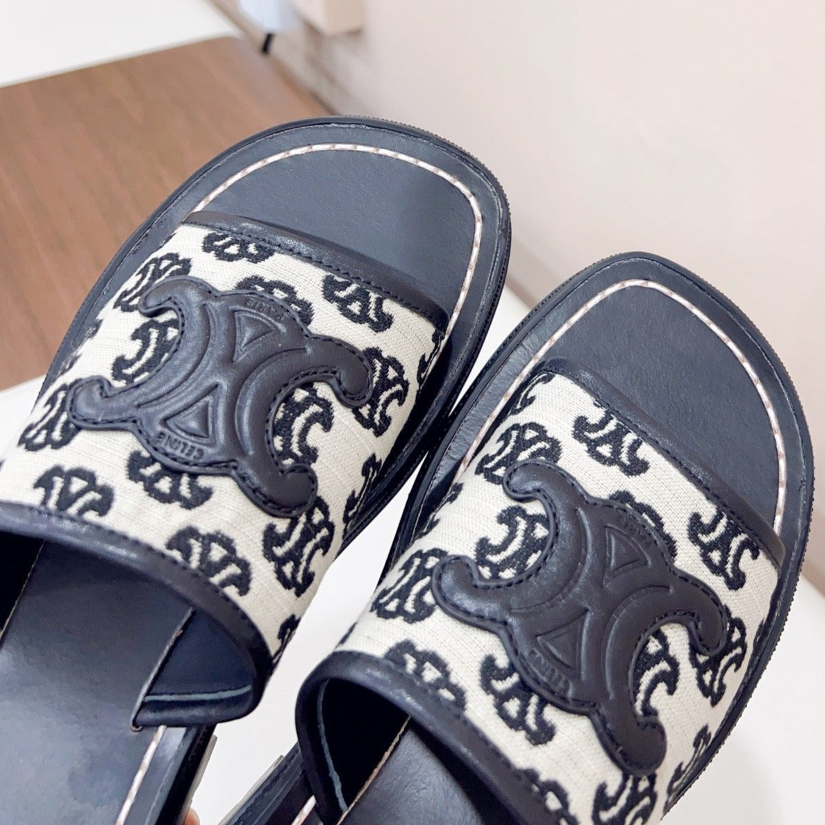 LEA TRIOMPHE PLATFORM SLIDES WOMEN VEGETABLE TANNED CALFSKIN BLACK/WHITE - 35