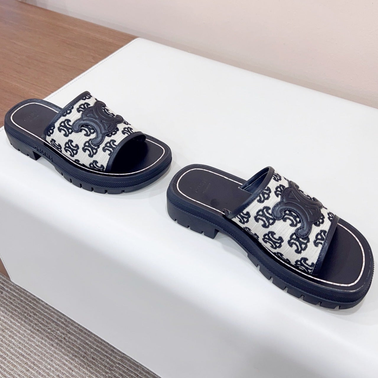 LEA TRIOMPHE PLATFORM SLIDES WOMEN VEGETABLE TANNED CALFSKIN BLACK/WHITE - 35