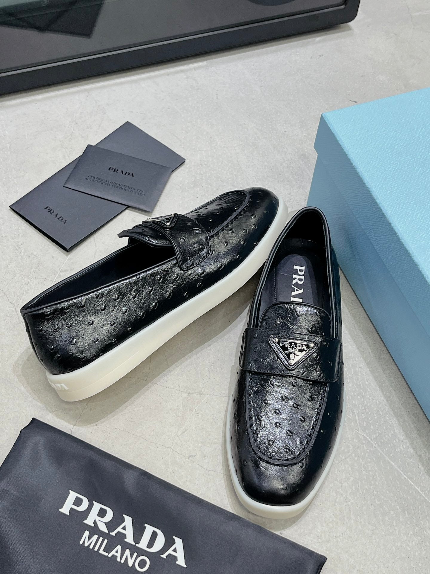PRA OSTRICH PATTERN LOAFERS BLACK CALFSKIN - 35