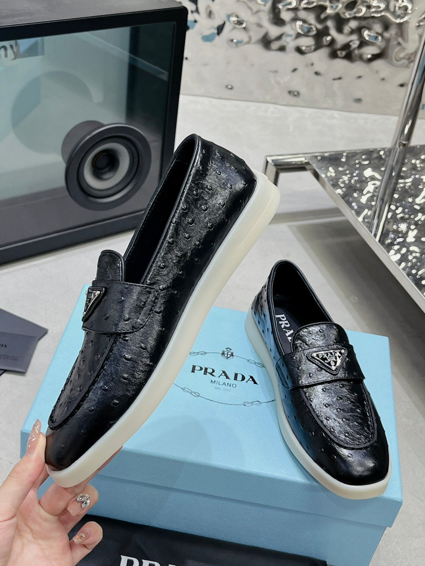 PRA OSTRICH PATTERN LOAFERS BLACK CALFSKIN - 35