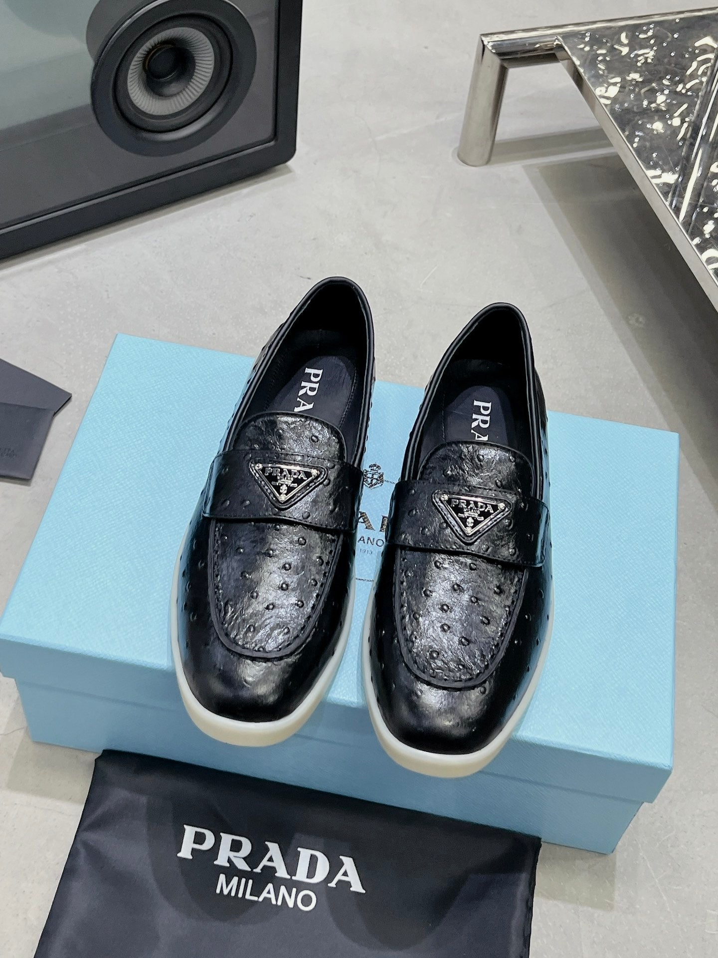 PRA OSTRICH PATTERN LOAFERS BLACK CALFSKIN - 35