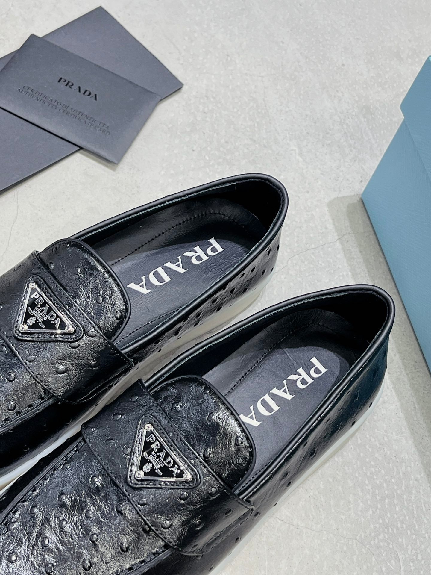 PRA OSTRICH PATTERN LOAFERS BLACK CALFSKIN - 35